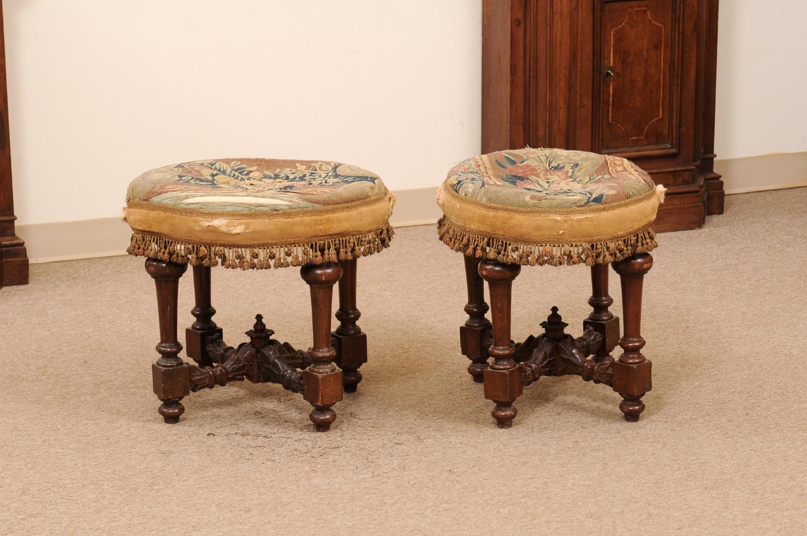 Pair of Oval 18th Century Italian Walnut Benches with Turned Legs  For Sale 7