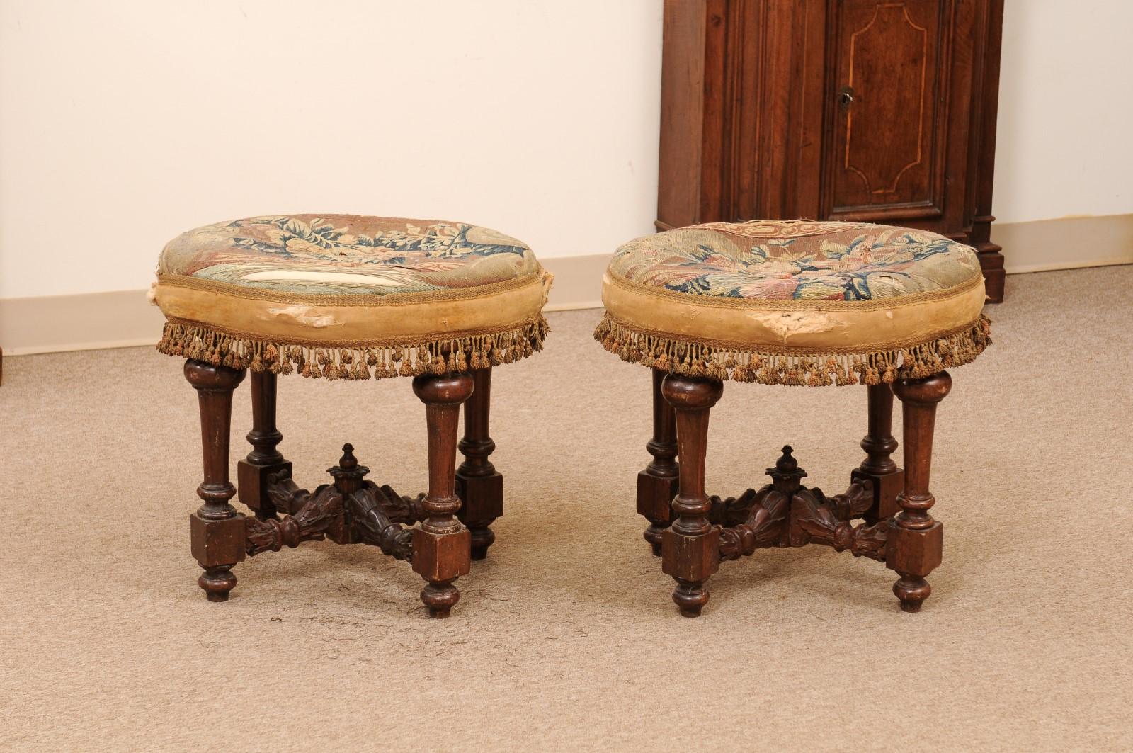 Pair of Oval 18th Century Italian Walnut Benches with Turned Legs  For Sale 8