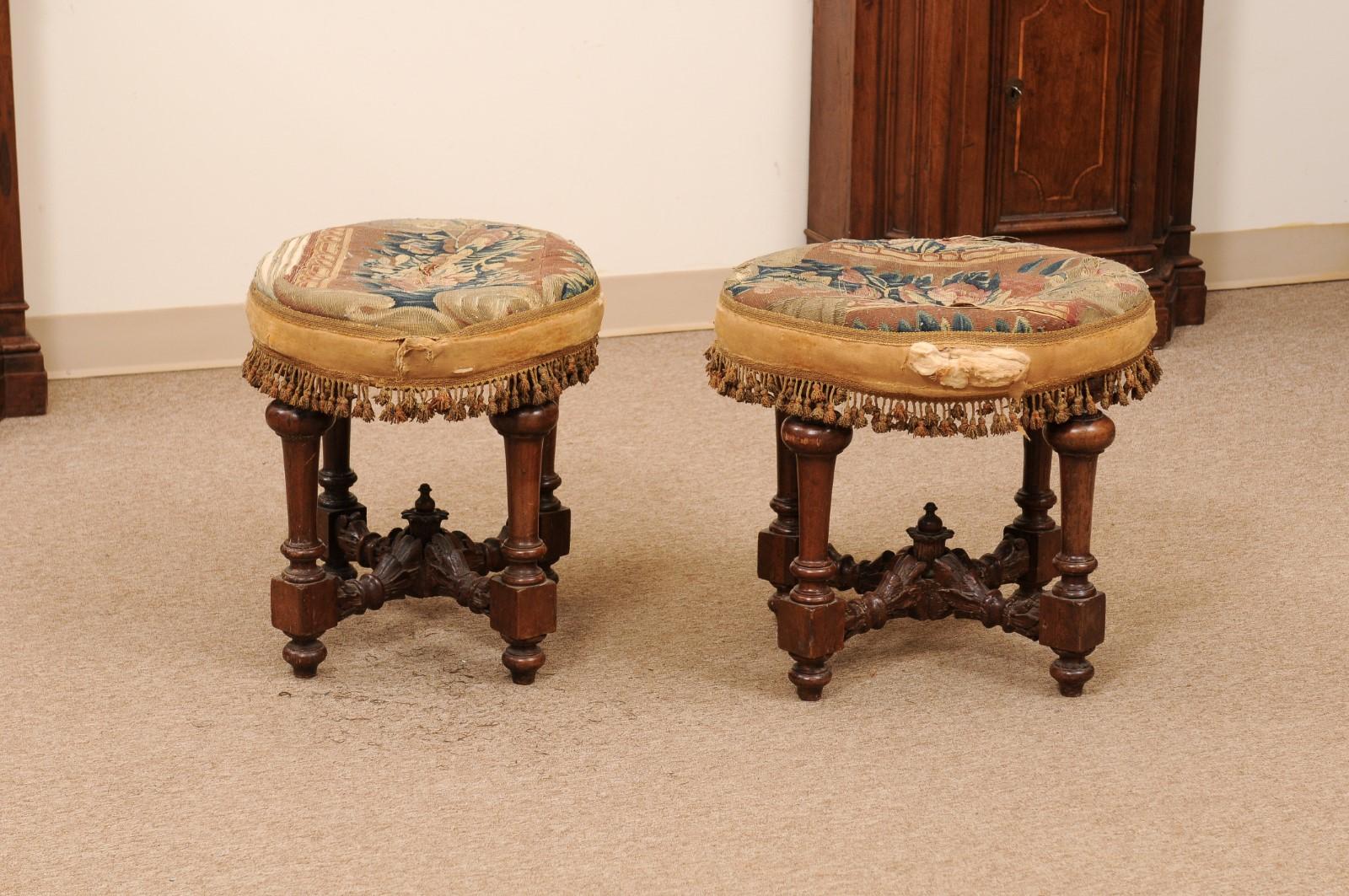 Pair of Oval 18th Century Italian Walnut Benches with Turned Legs  For Sale 5