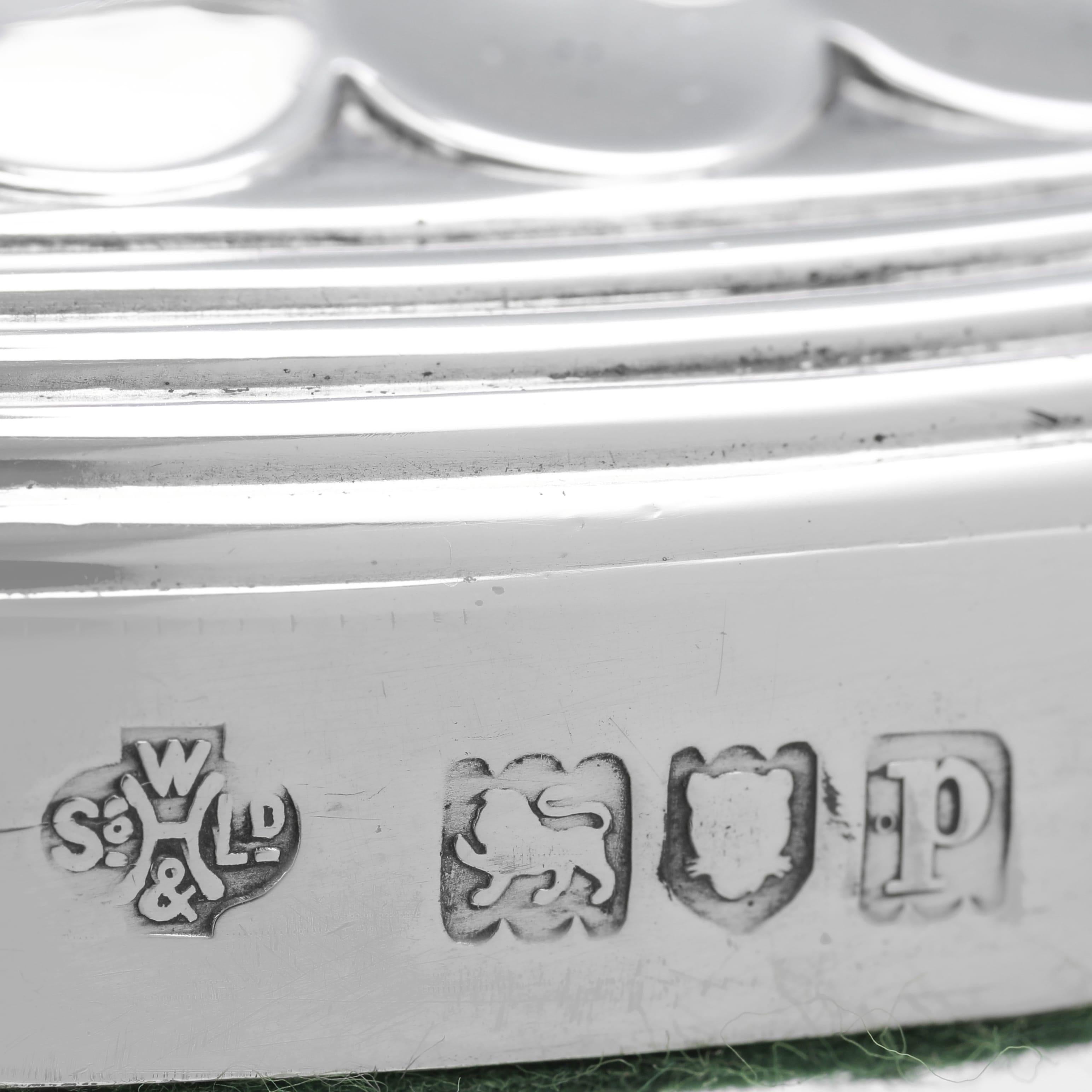 Argento 925 Coppia di antichi candelieri ovali in argento sterling realizzati a Londra nel 1910 in vendita