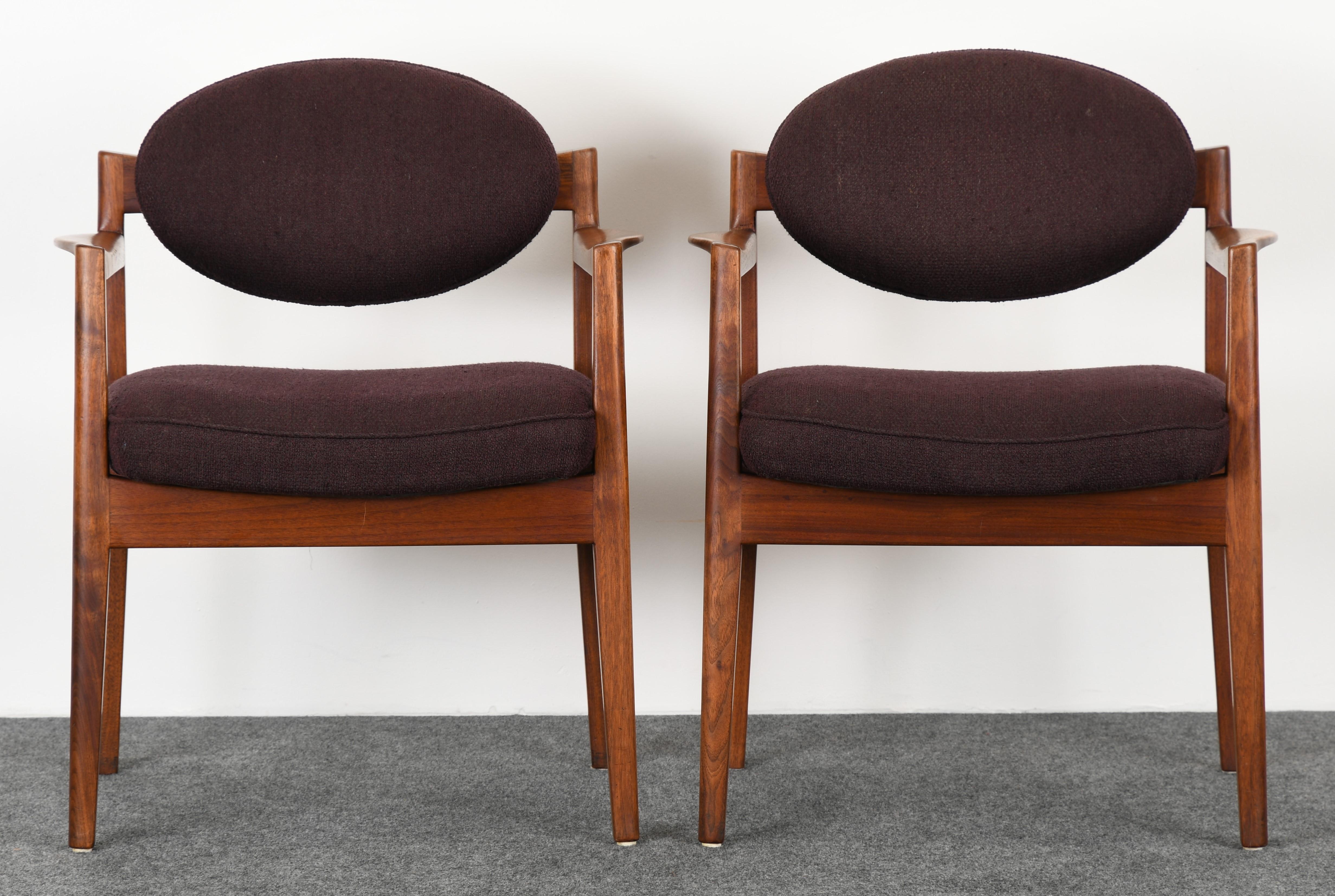 Mid-Century Modern Pair of Oval Back Armchairs by Jens Risom, 1960s