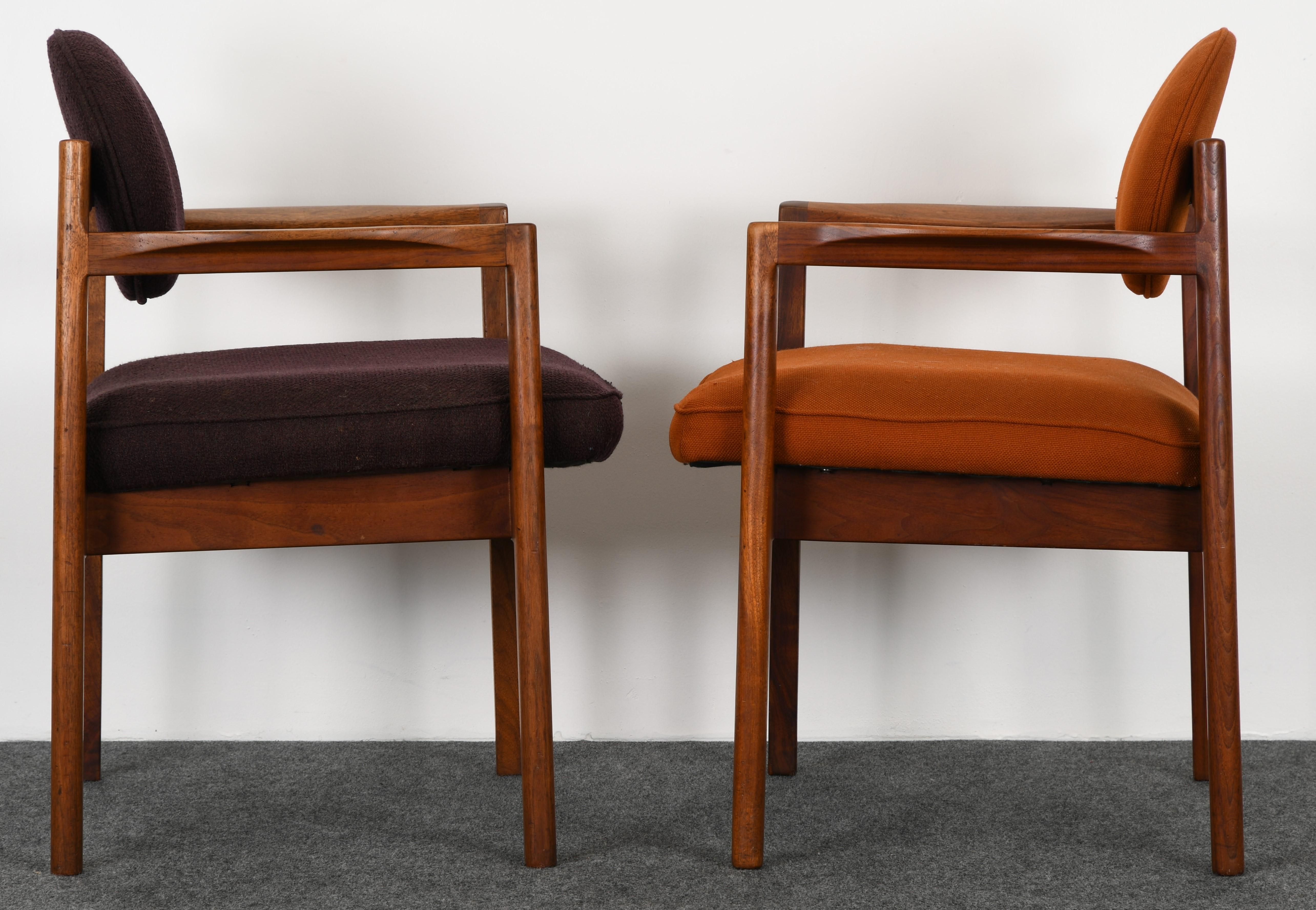 Mid-Century Modern Pair of Oval Back Armchairs by Jens Risom, 1960s