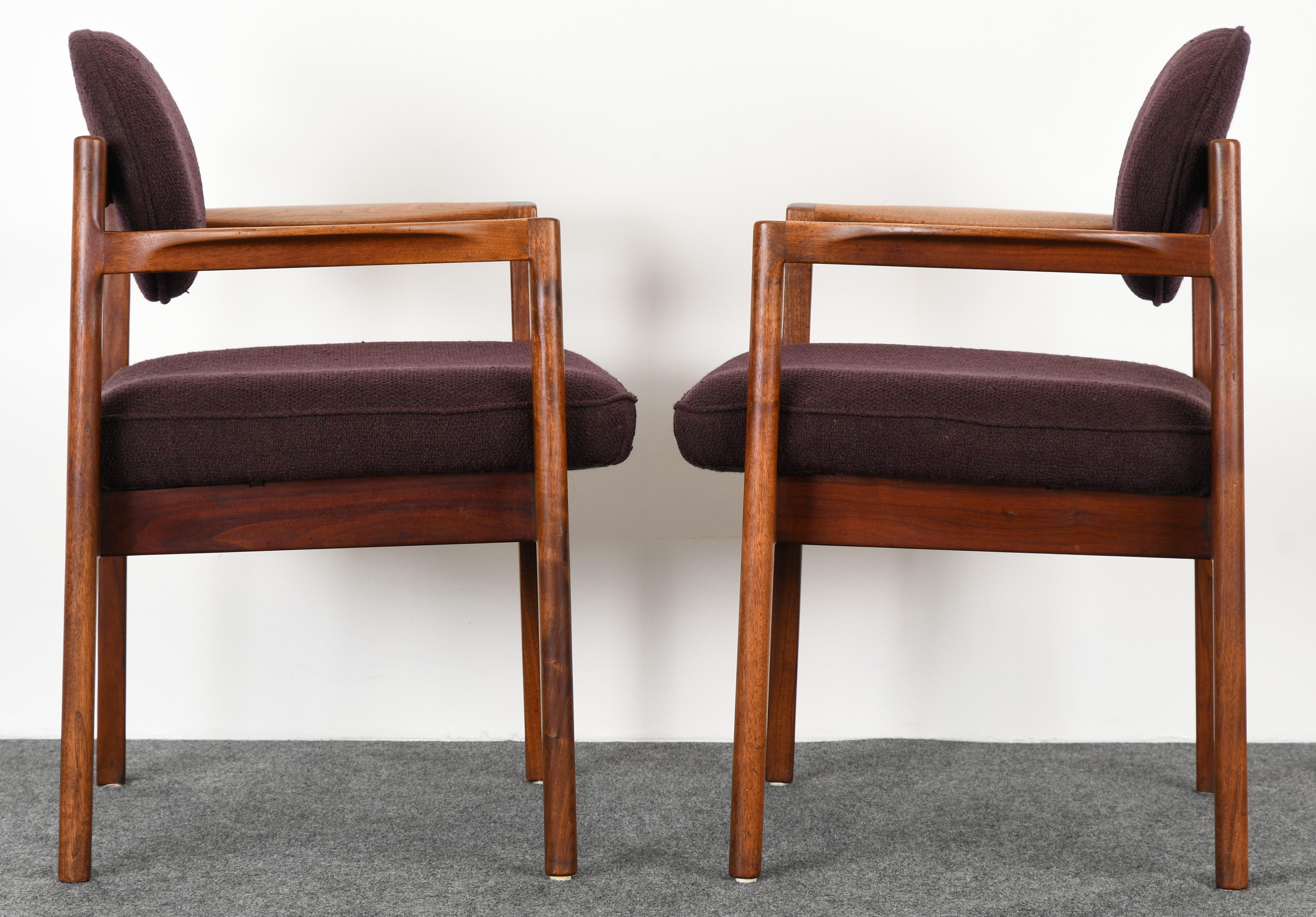 Pair of Oval Back Armchairs by Jens Risom, 1960s In Good Condition In Hamburg, PA