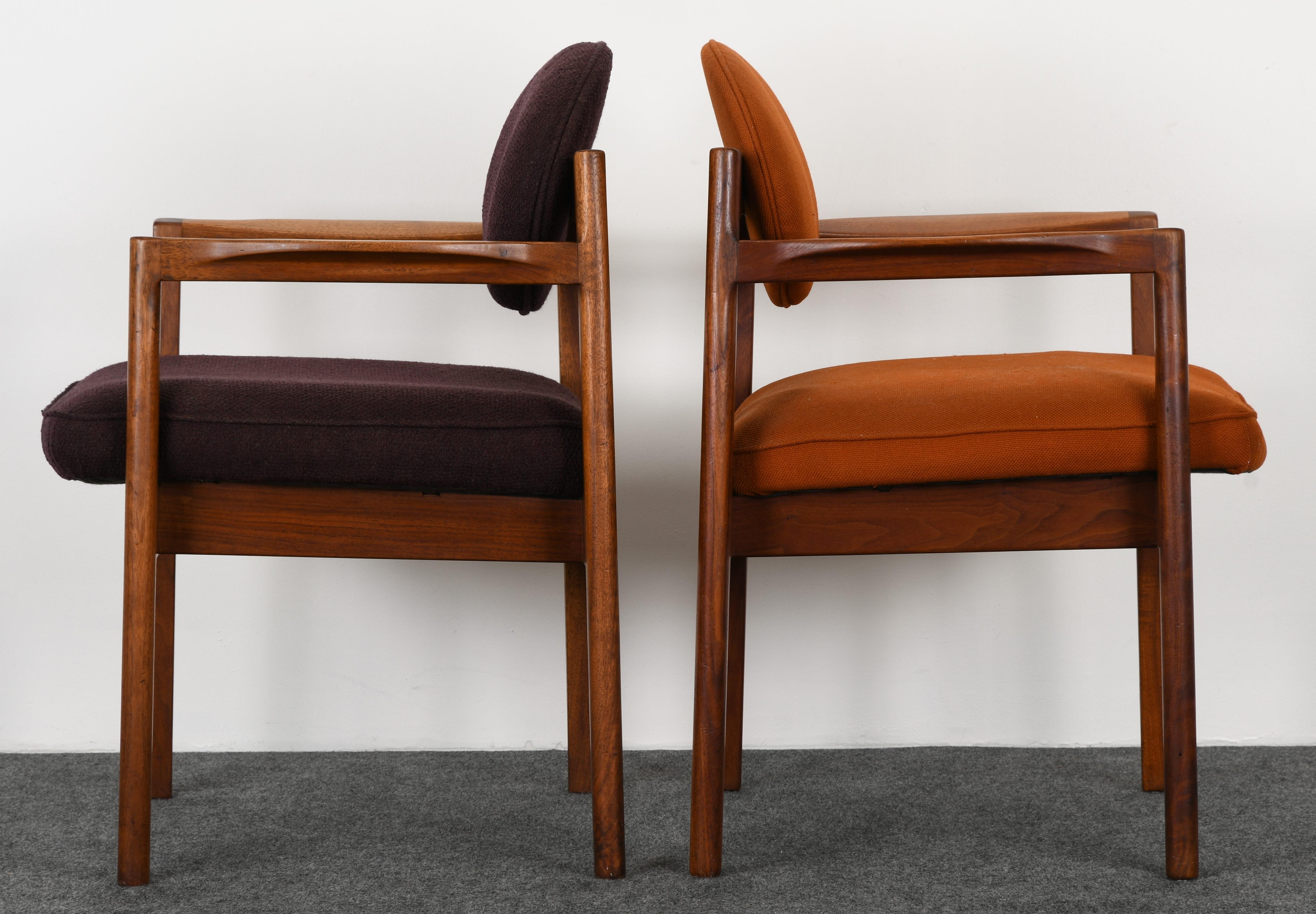 Pair of Oval Back Armchairs by Jens Risom, 1960s In Good Condition In Hamburg, PA