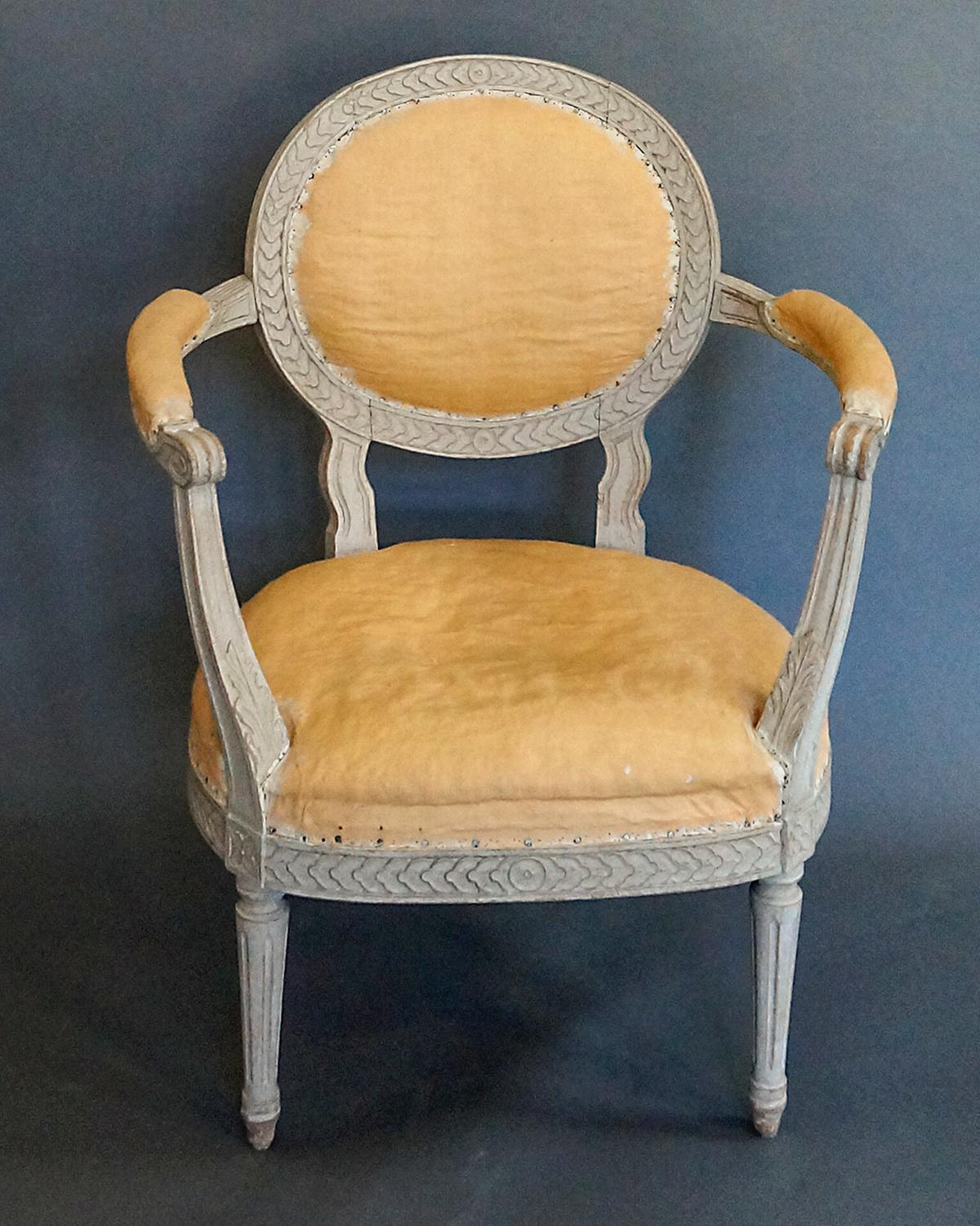 Hand-Carved Pair of Oval Backed Swedish Armchairs For Sale