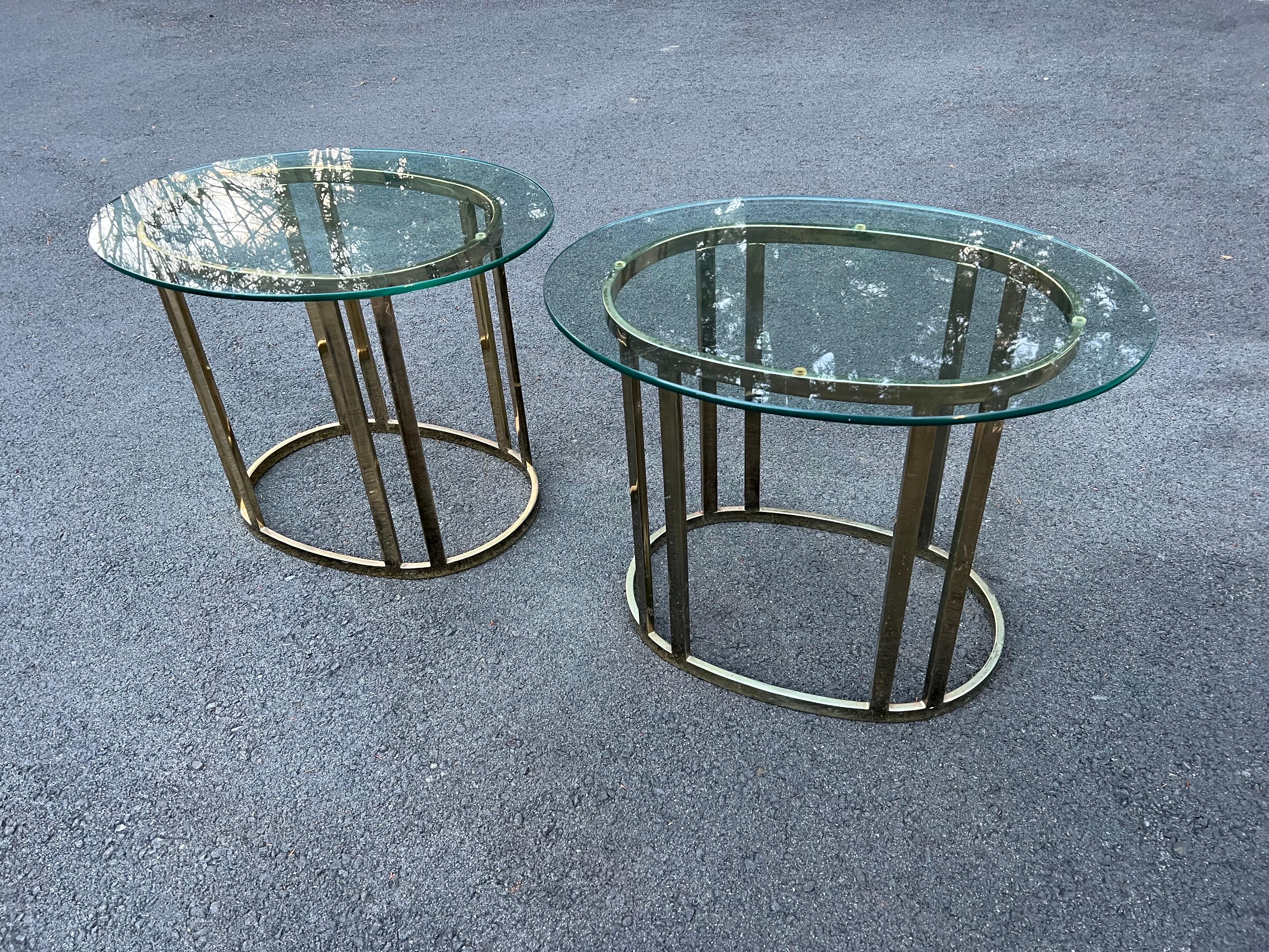 Pair of Oval Brass and Glass End Tables In Good Condition For Sale In Redding, CT