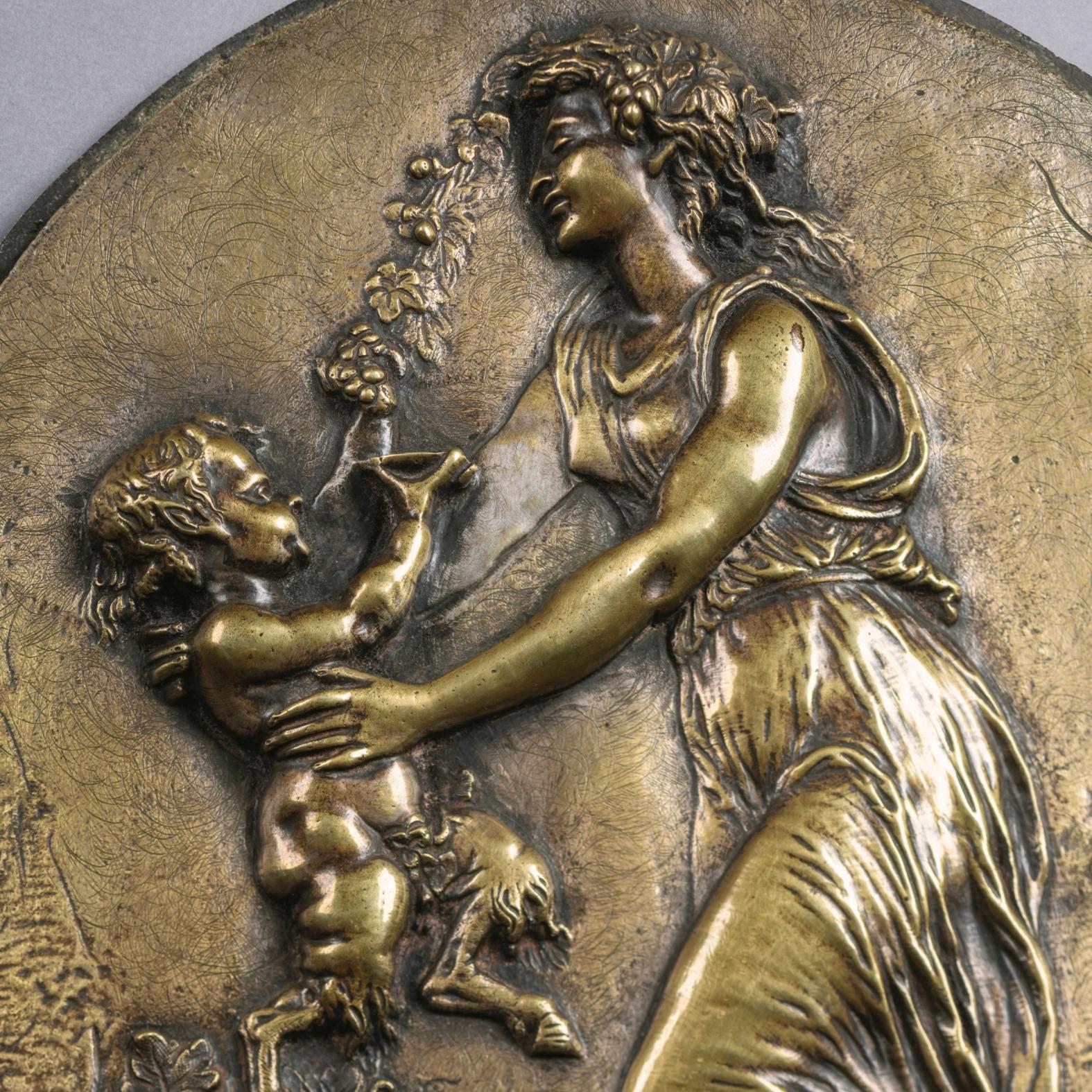 Paire de reliefs ovales en bronze d'après Clodion.

Chacune porte une inscription sur la fonte Clodion.

Chaque plaque représente une scène bacchique où une jeune fille danse avec un jeune satyre.

Français, Circa 1870. 