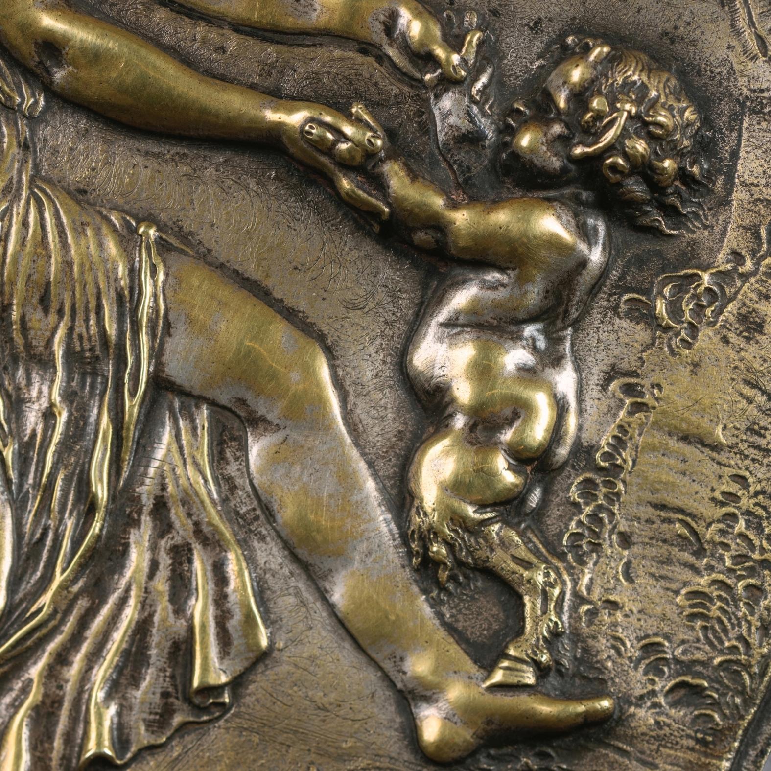 Ein Paar ovale Bronze-Reliefs nach Clodion (19. Jahrhundert) im Angebot