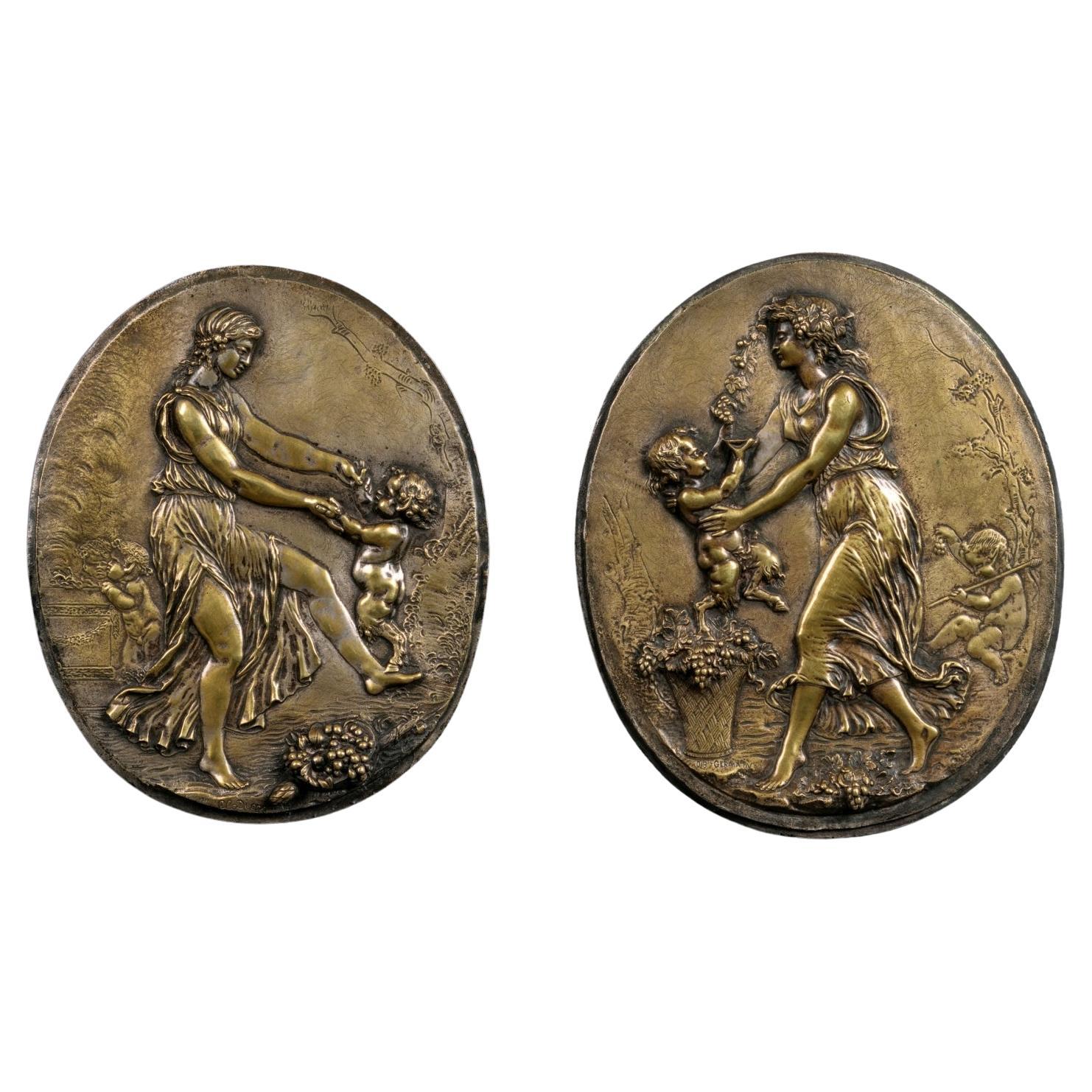 Paire de reliefs ovales en bronze d'après Clodion