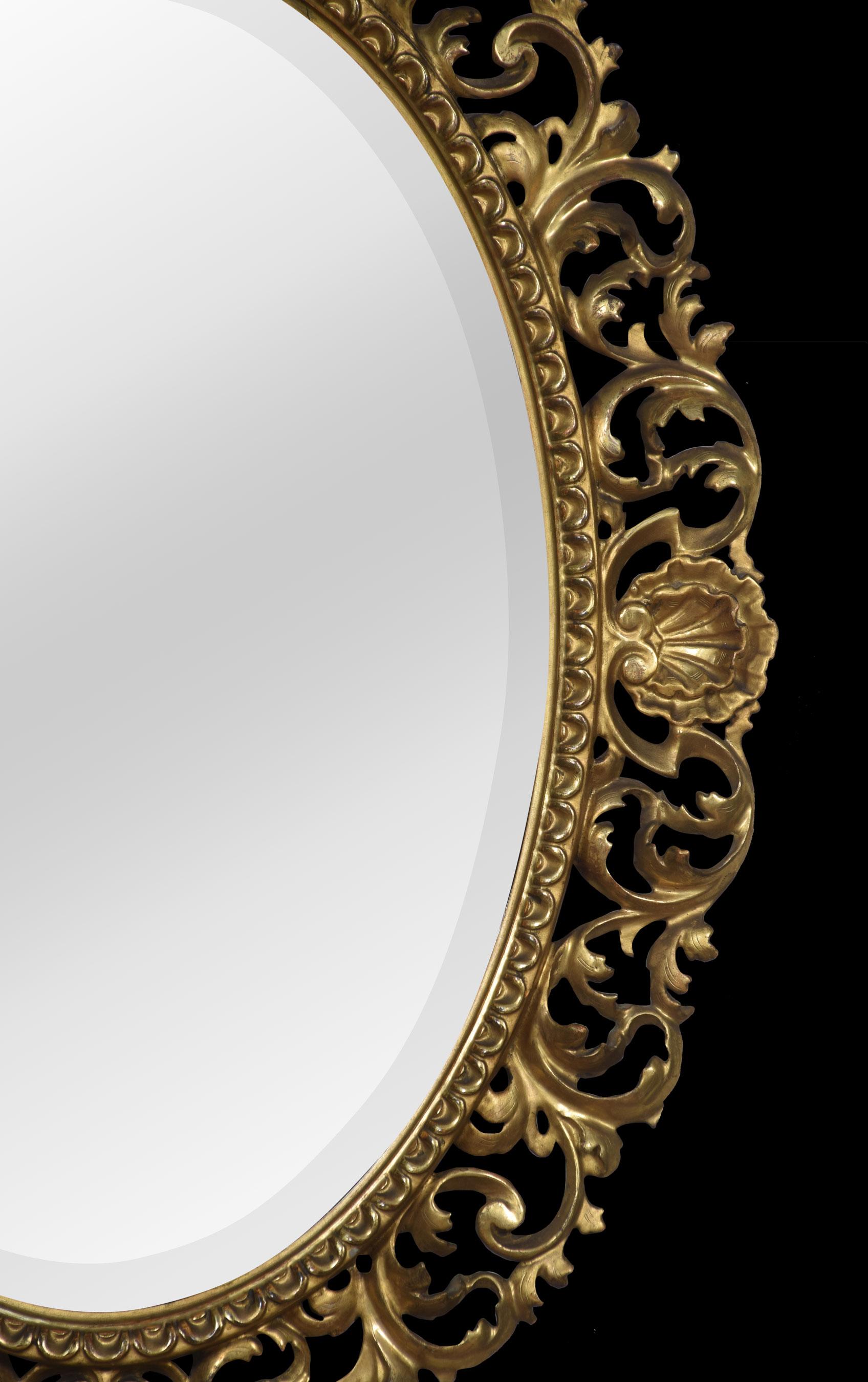 Italian Pair of Oval Florentine Gilt Wall Mirrors