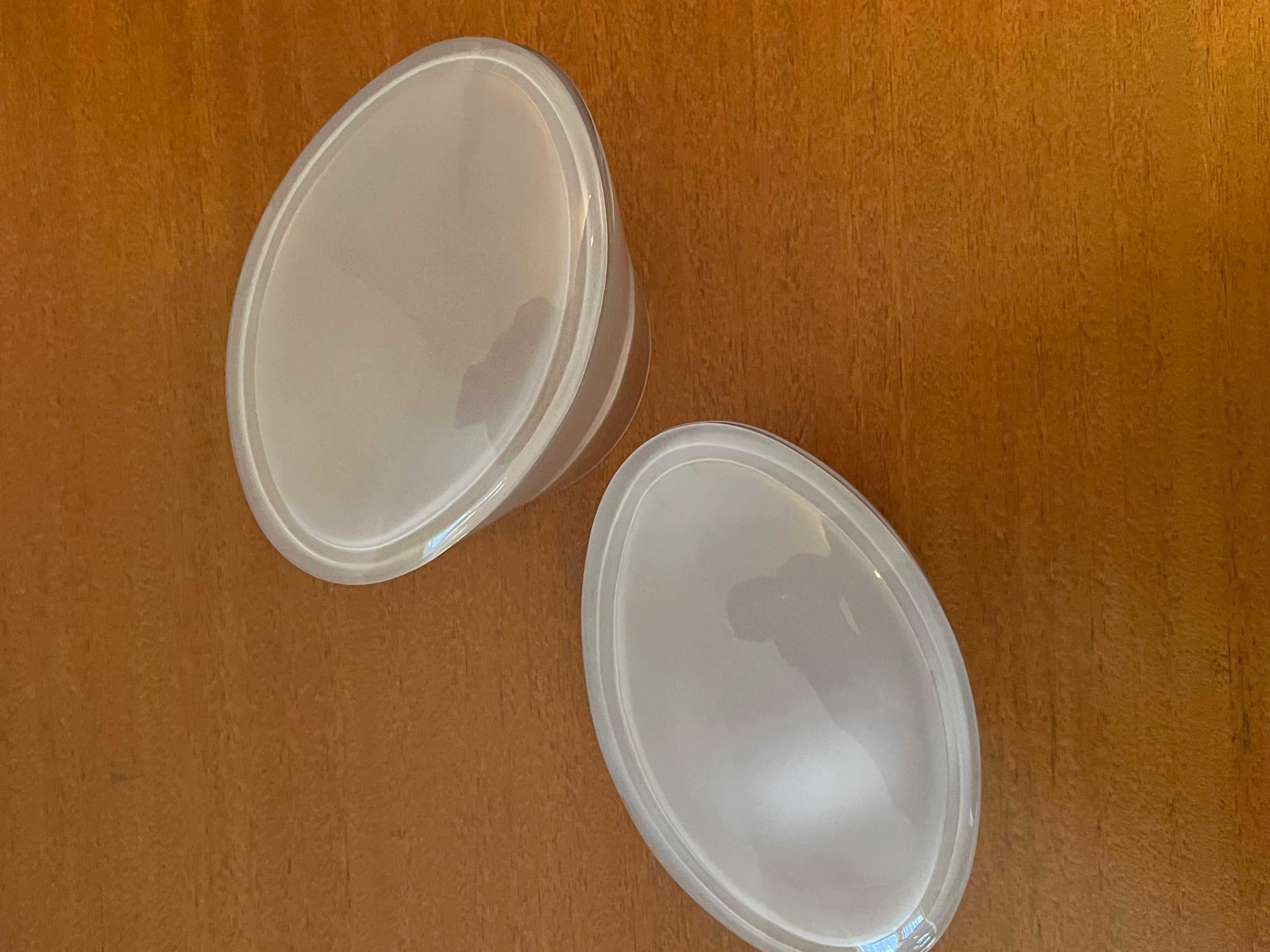Paar ovale Glaskästen mit Milchglasdeckeln  im Angebot 2
