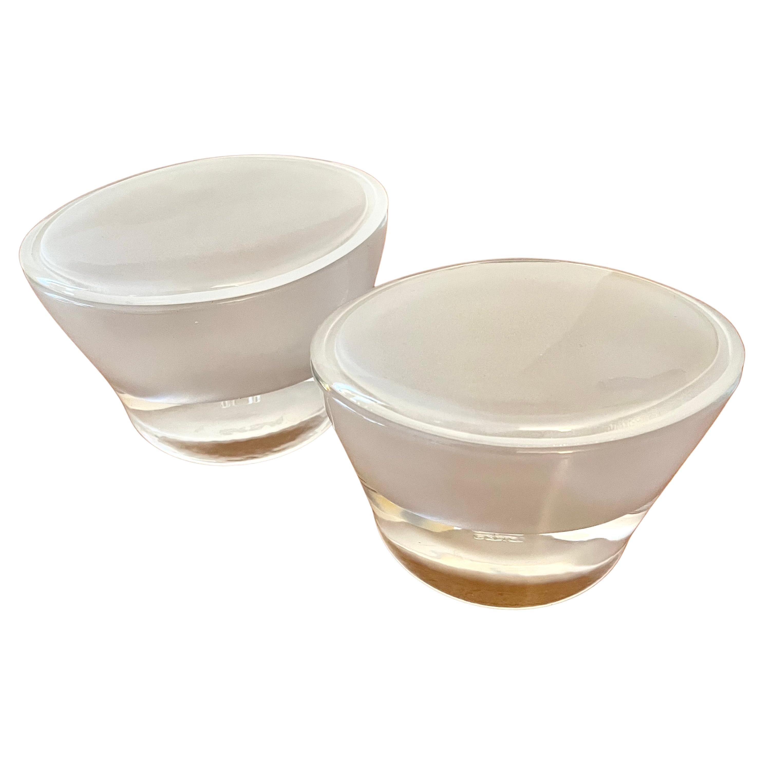 Paar ovale Glaskästen mit Milchglasdeckeln  im Angebot