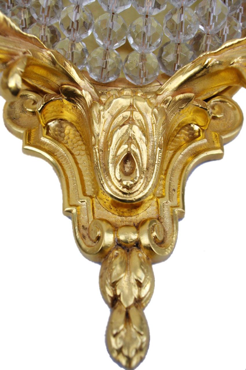 Gilt Pair of oval Louis XVI style glass and gilt bronze wall sconces, 1900 period