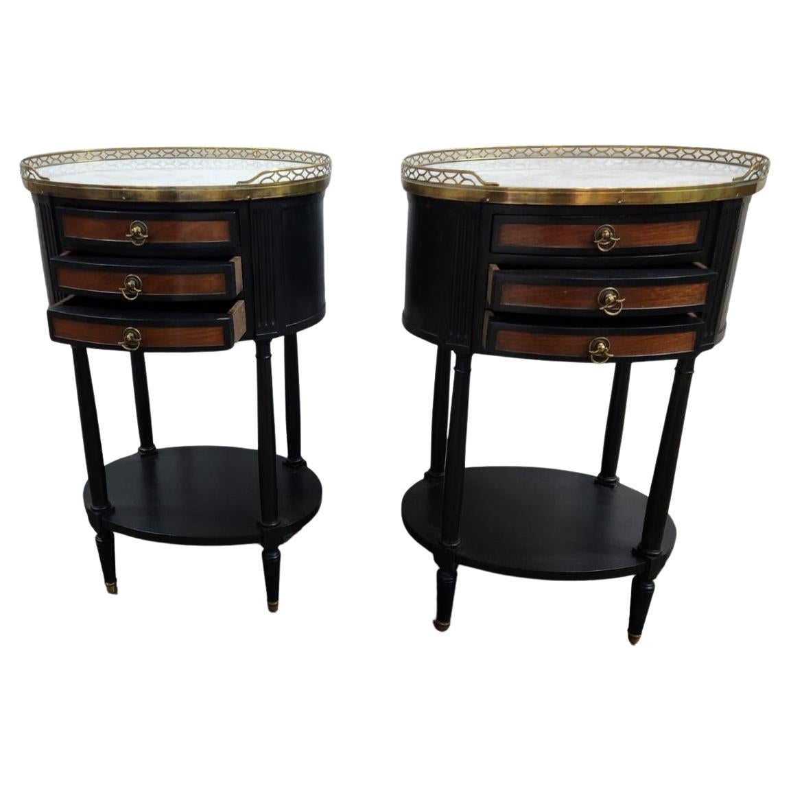 Paire de tables d'appoint ovales en acajou