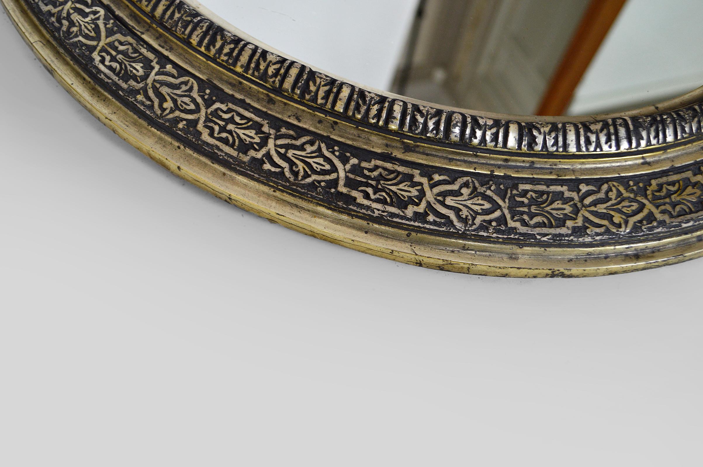 Pair of Oval Mirrors with Painted and Carved Frames, France, 19th Century In Good Condition In VÉZELAY, FR