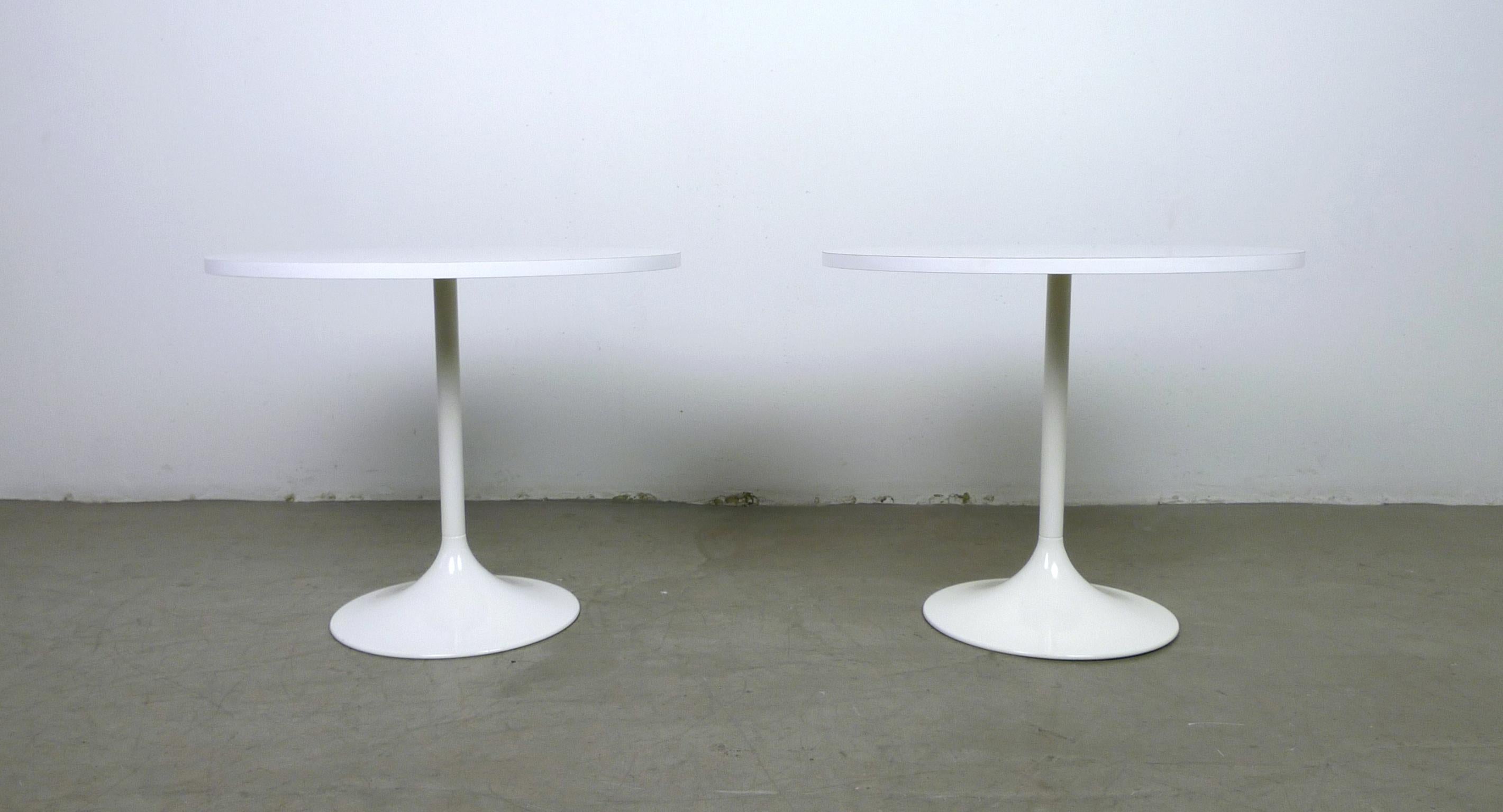 Pair of Oval Side Tables with Tulip Bases, Germany, 1970s In Good Condition For Sale In Berlin, DE