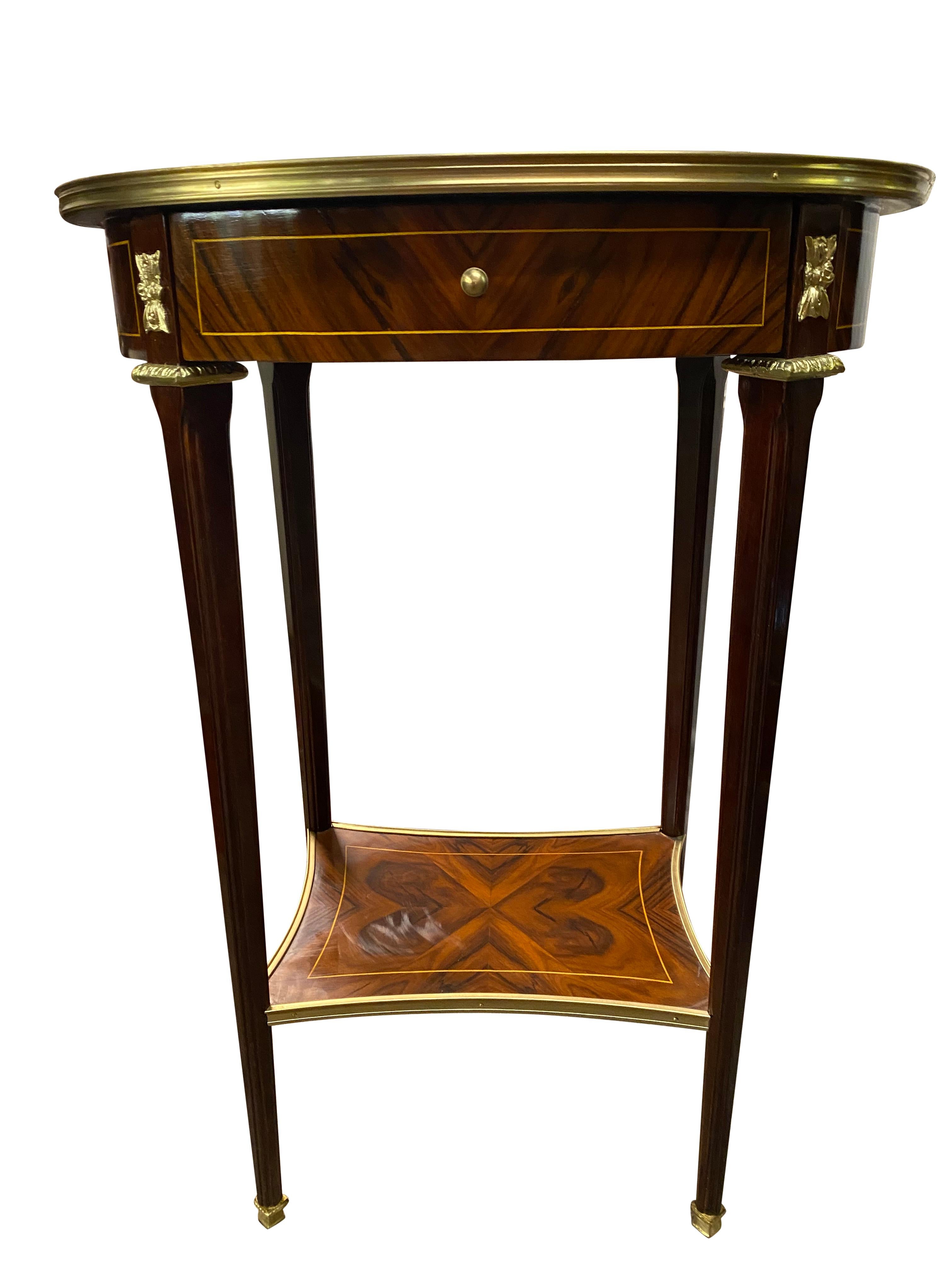 European Pair of Oval Top 20th Century English Regency Style Side Tables For Sale