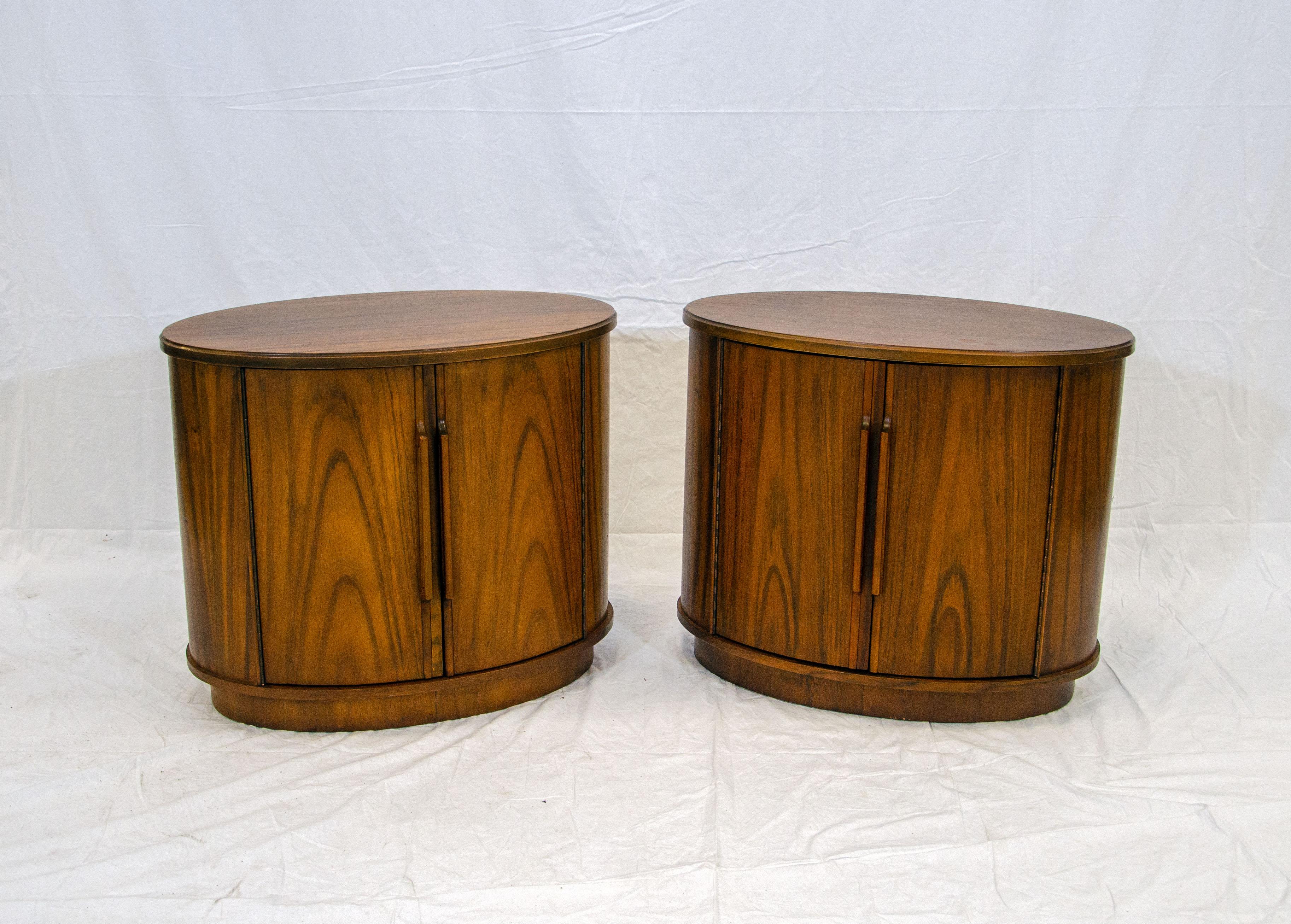 American Pair of Oval Walnut Nightstands / End Tables, Heritage