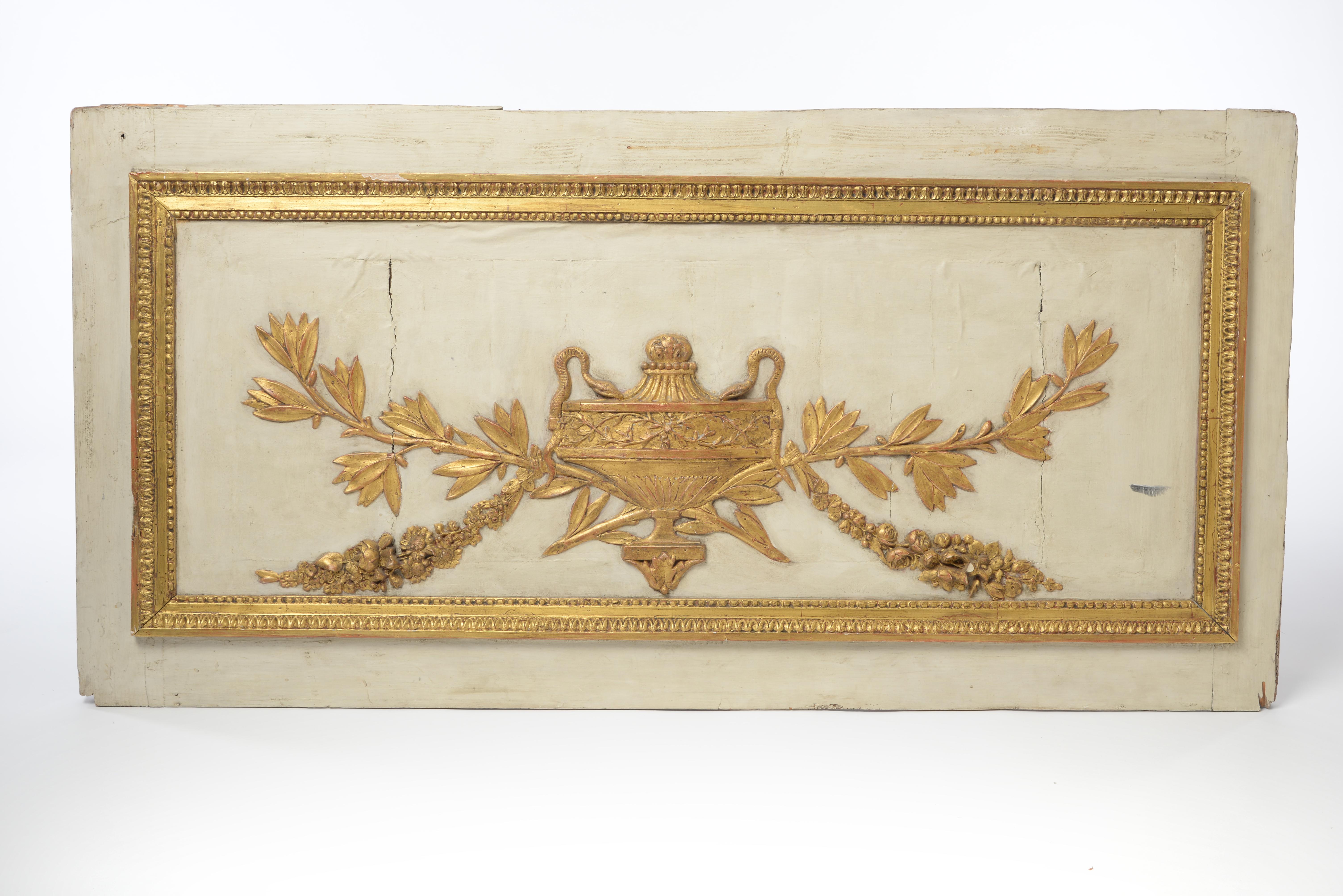 Gilt Pair of Overdoors circa 1780, Supraporte For Sale