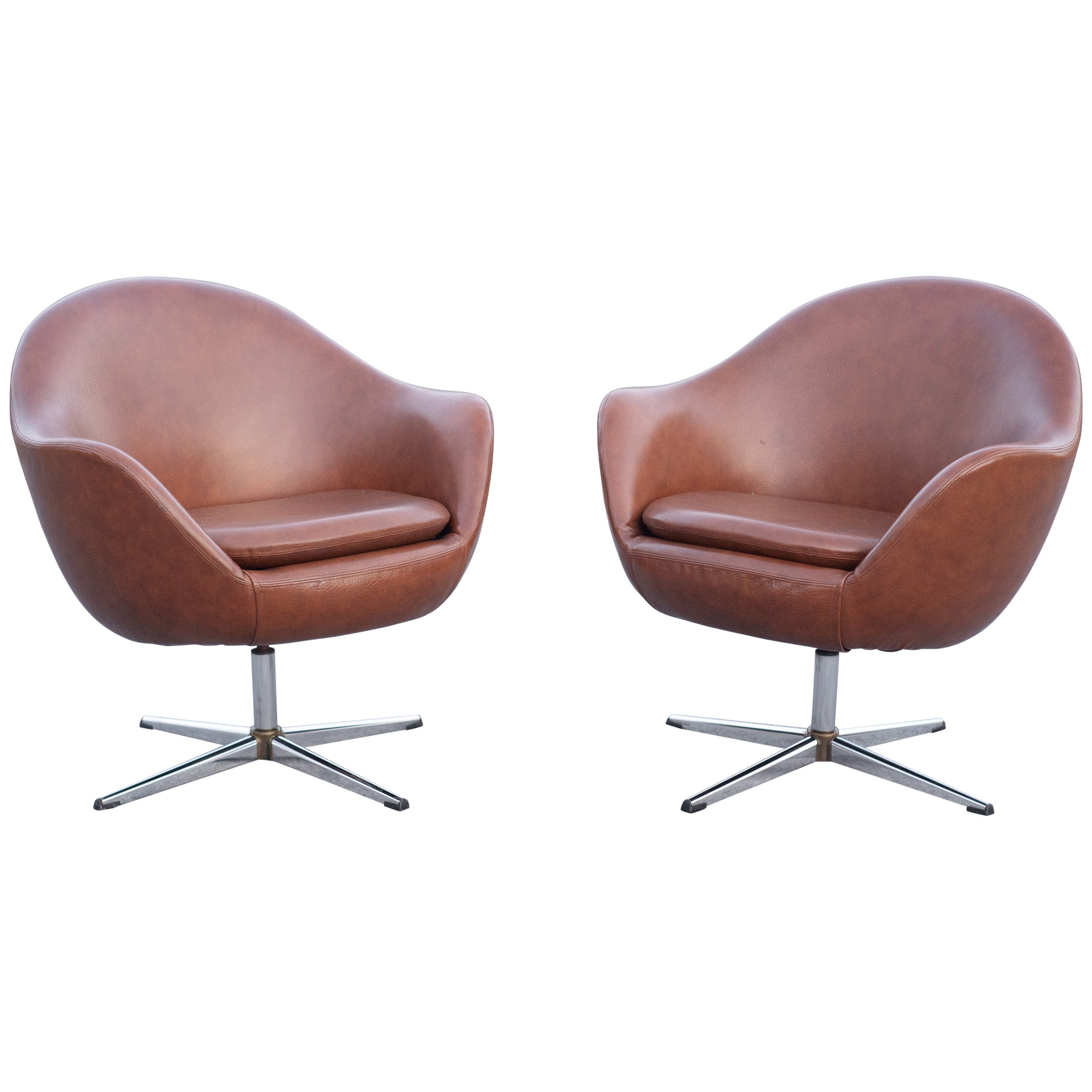 Pair of Overman Brown Leatherette 
Chrome Swivel Club or Lounge Chairs Sweden en vente