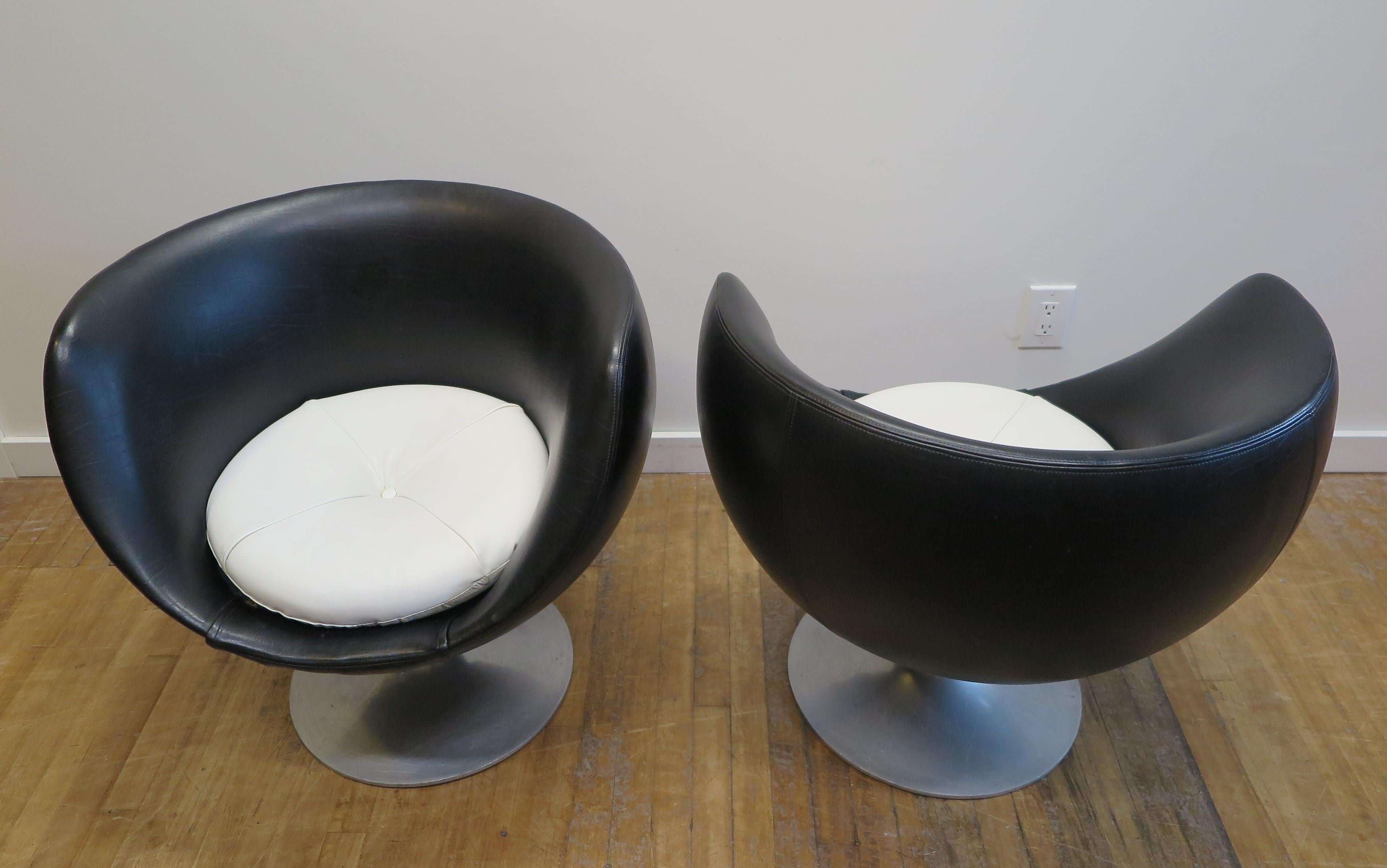 Pair of Overman Pod Chairs For Sale 3