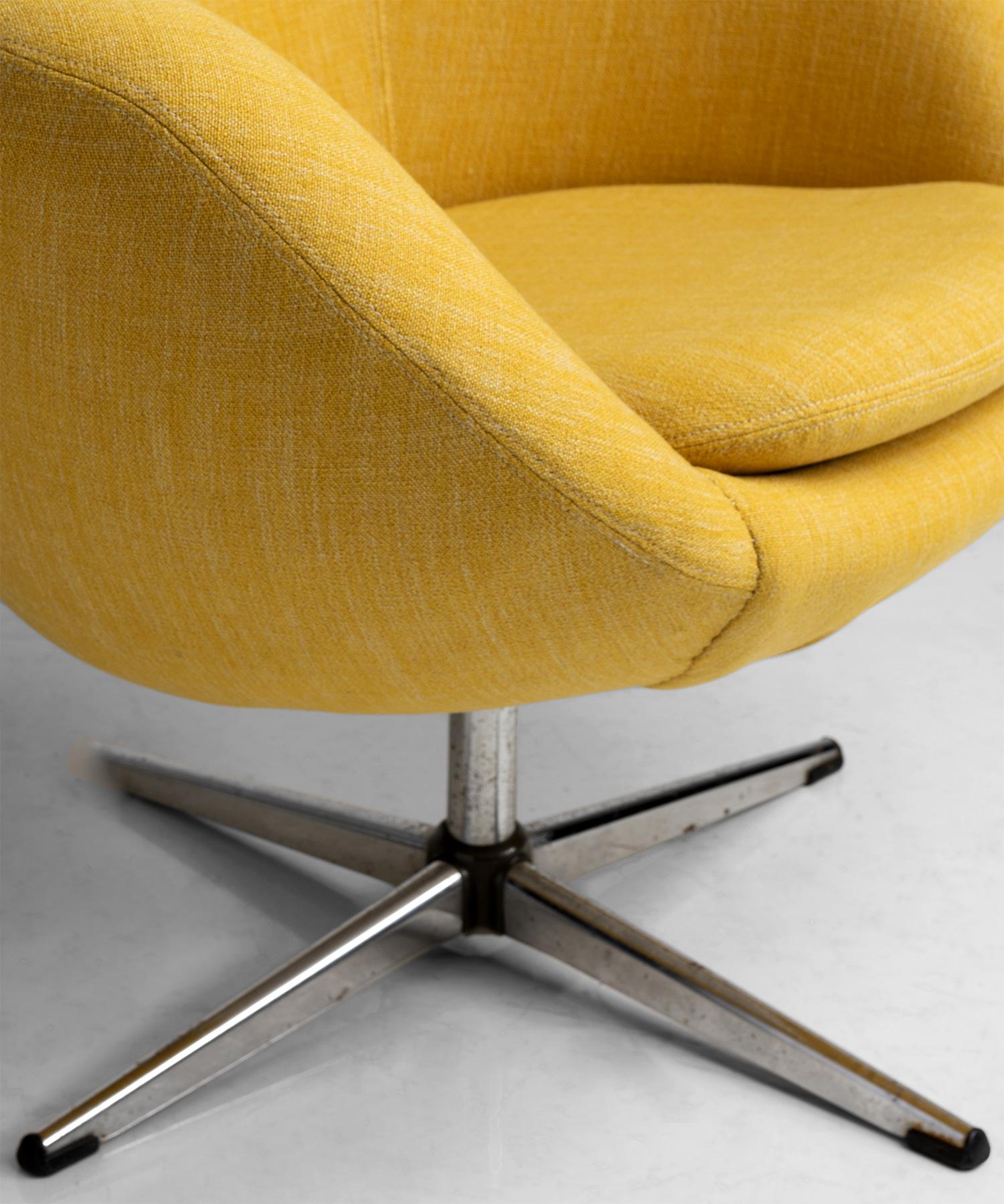 20th Century Pair of Overman Swivel Chairs in Wool Blend by Maharam, America circa 1960