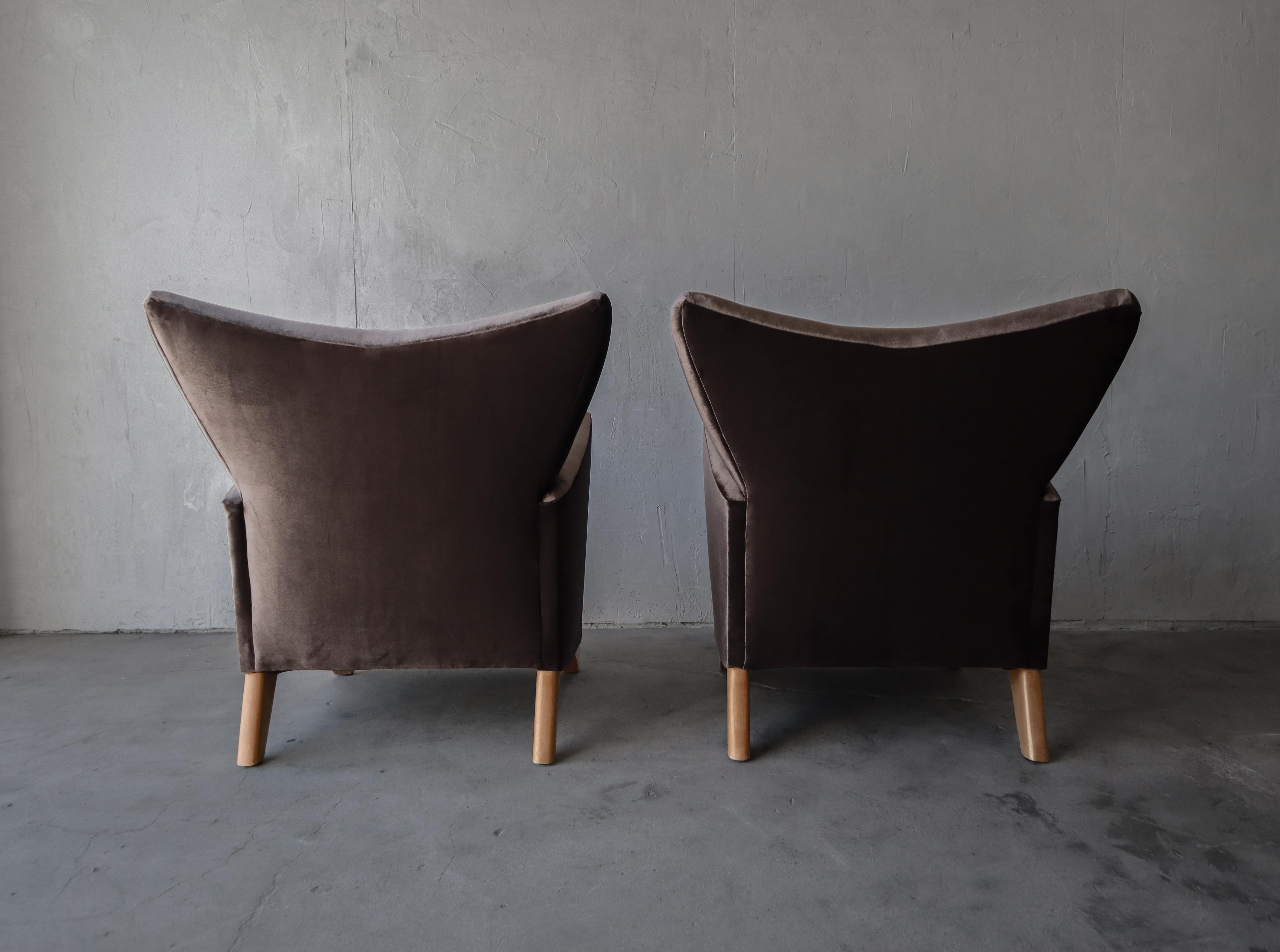Paar überdimensionierte Art Deco Wingback Lounge Chairs im Zustand „Gut“ im Angebot in Las Vegas, NV