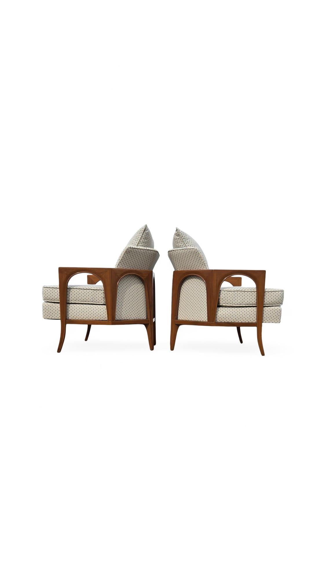 Pair of Oversized Billy Haines Style Sculpted Lounge Chairs In Good Condition For Sale In Middlesex, NJ