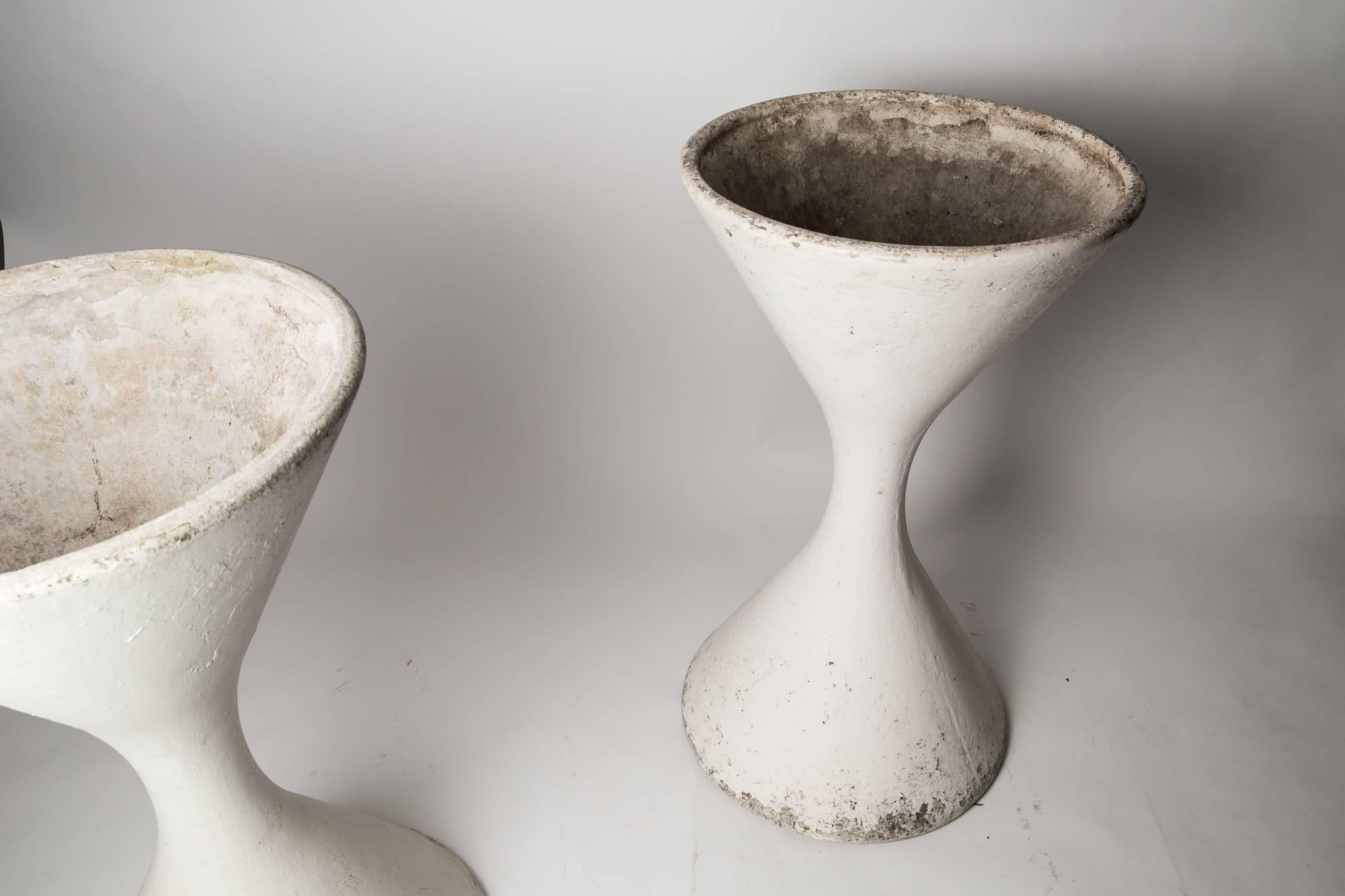 Concrete Pair of Oversized Brutalist Diabolo Planters, Willy Guhl for Eternit circa 1950s