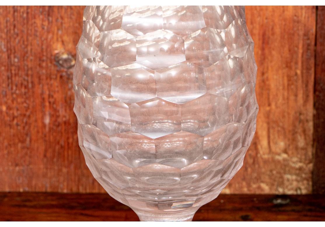 Hollywood Regency Paire de bouchons de bouteille en cristal taillé surdimensionnés en vente