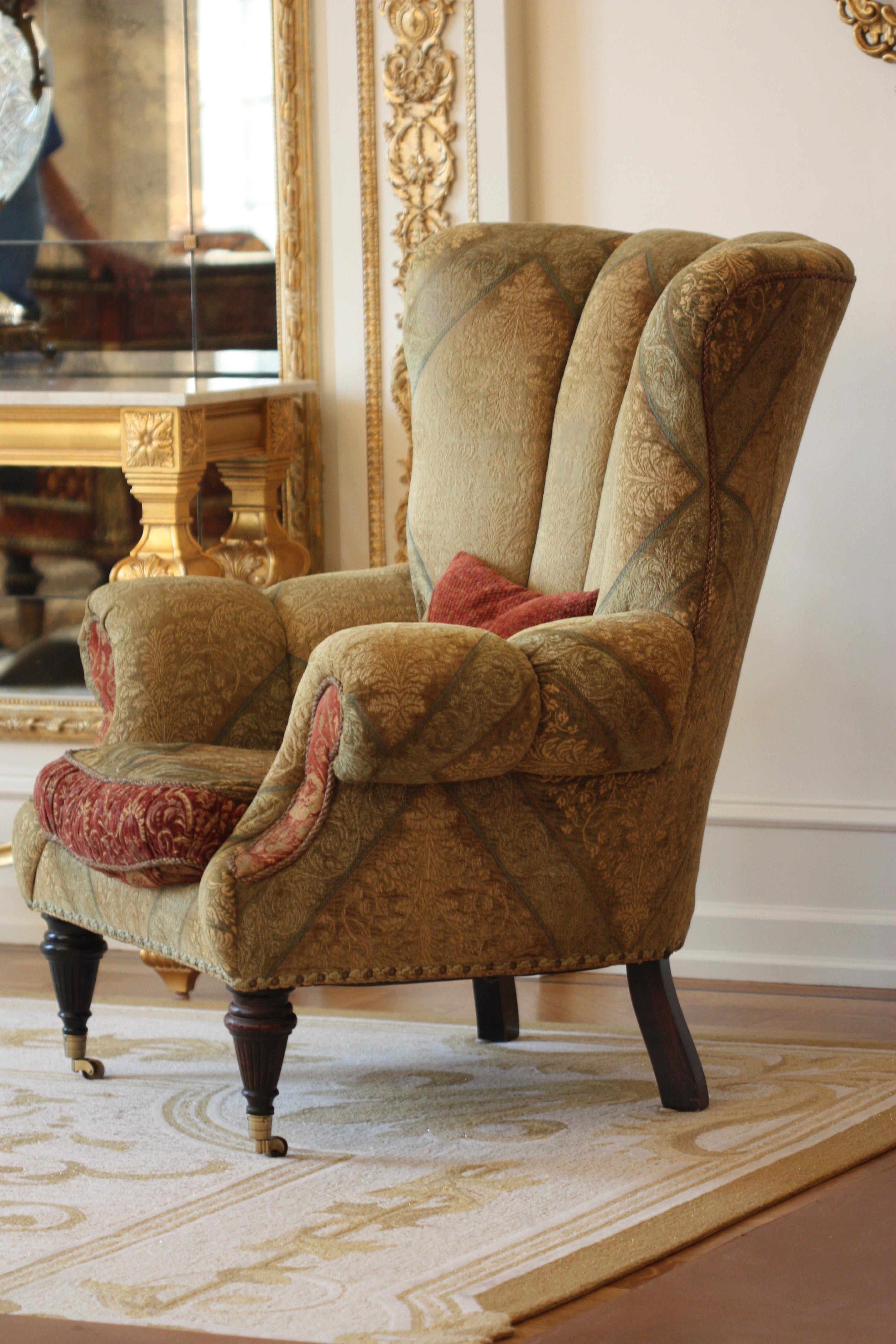 XX secolo Coppia di poltrone oversize d'ispirazione inglese in vendita