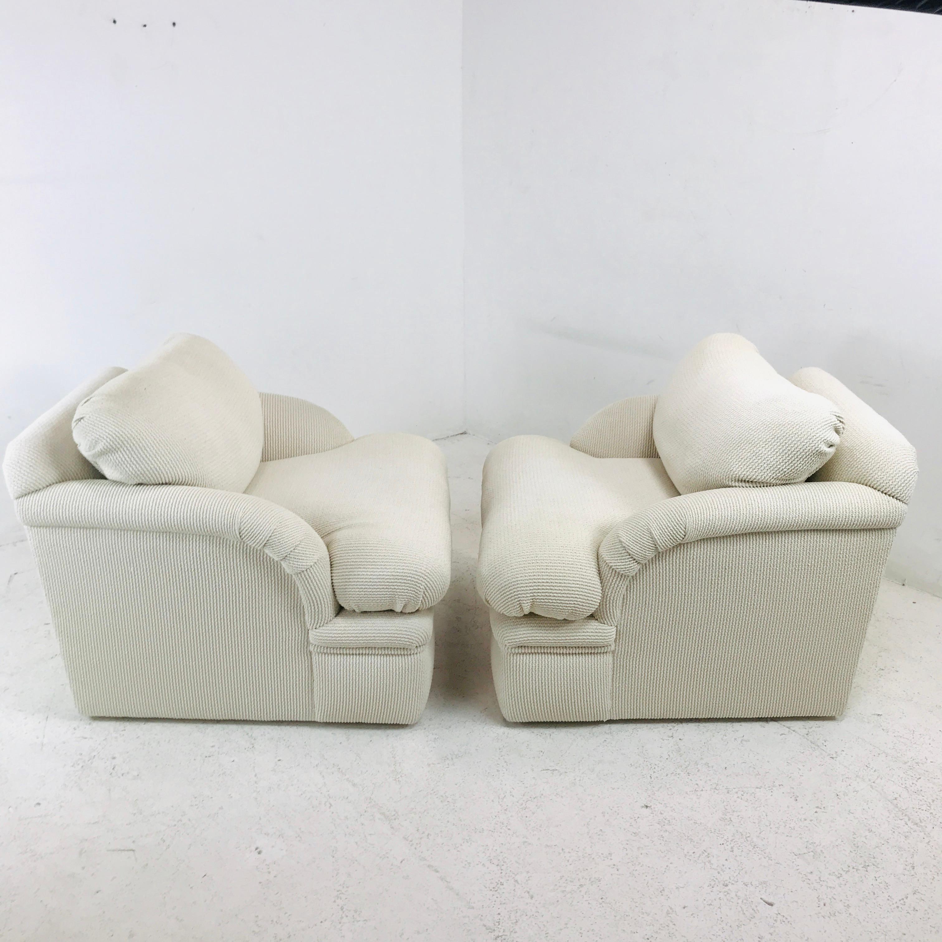 Pair of oversized 1980s ecru J. Robert Scott lounge chairs with textured upholstery. Brand label at underside.