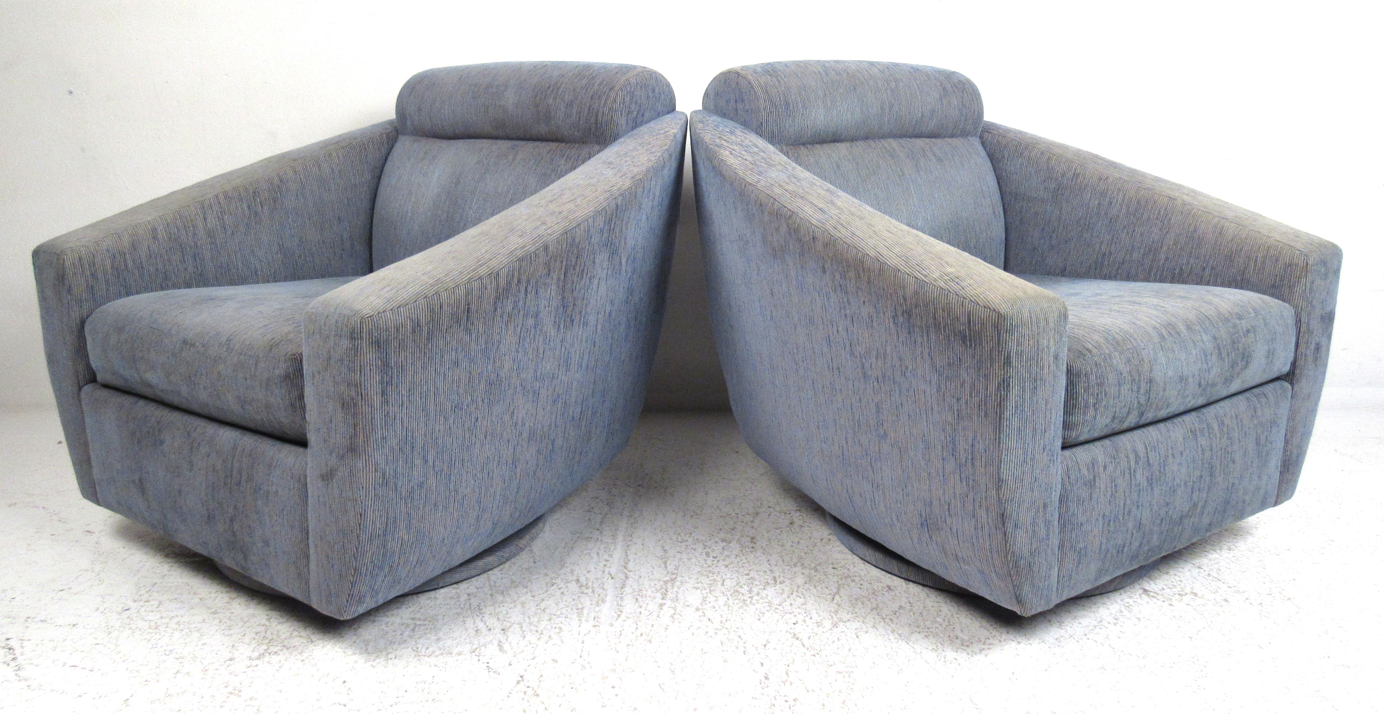 American Pair of Oversized Modern Swivel Lounge Chairs For Sale