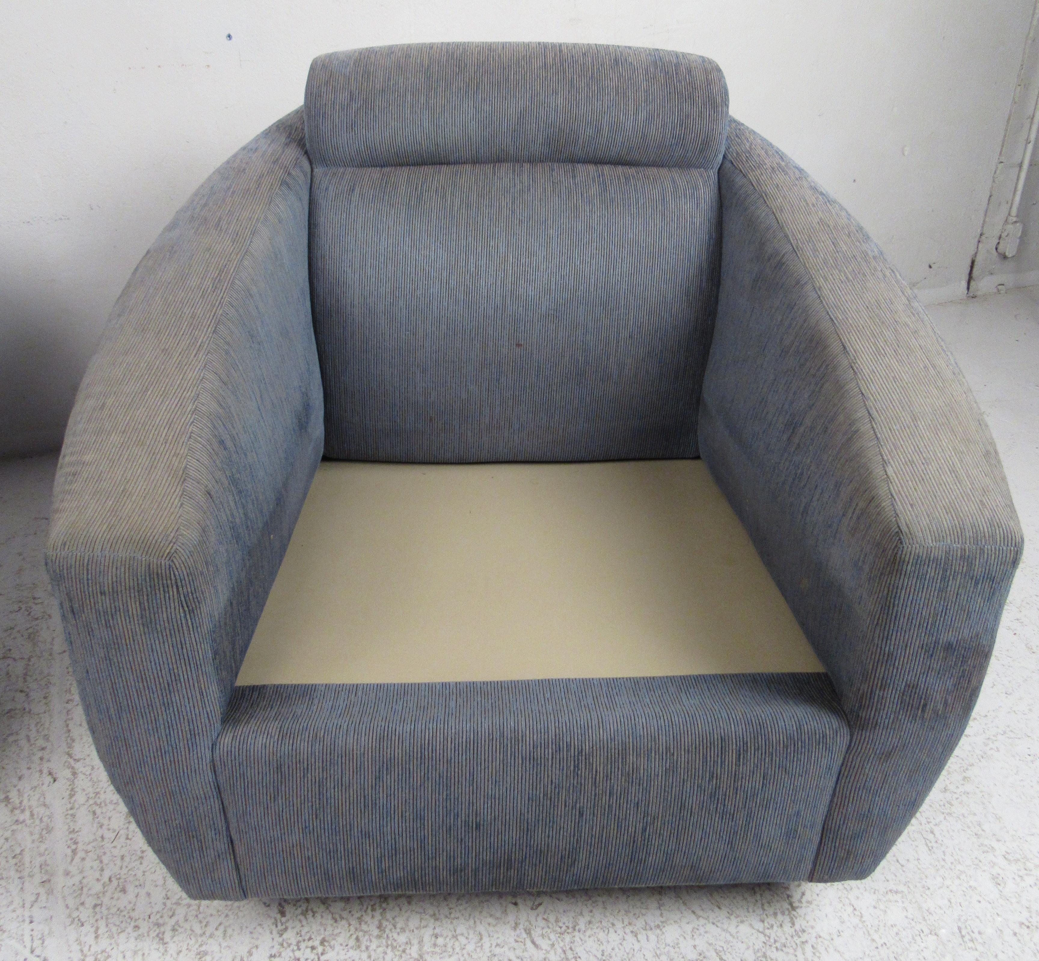 Upholstery Pair of Oversized Modern Swivel Lounge Chairs For Sale