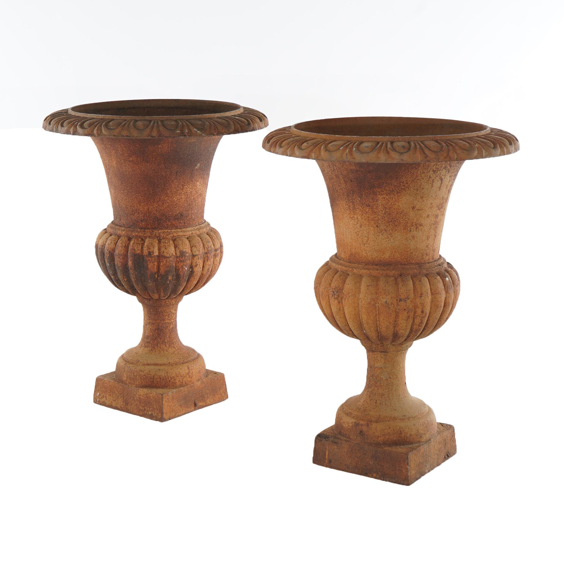  A pair of large Neoclassical style garden urns offer cast iron construction with decorated rim and melon form bowl, 20th century

Measures - 30