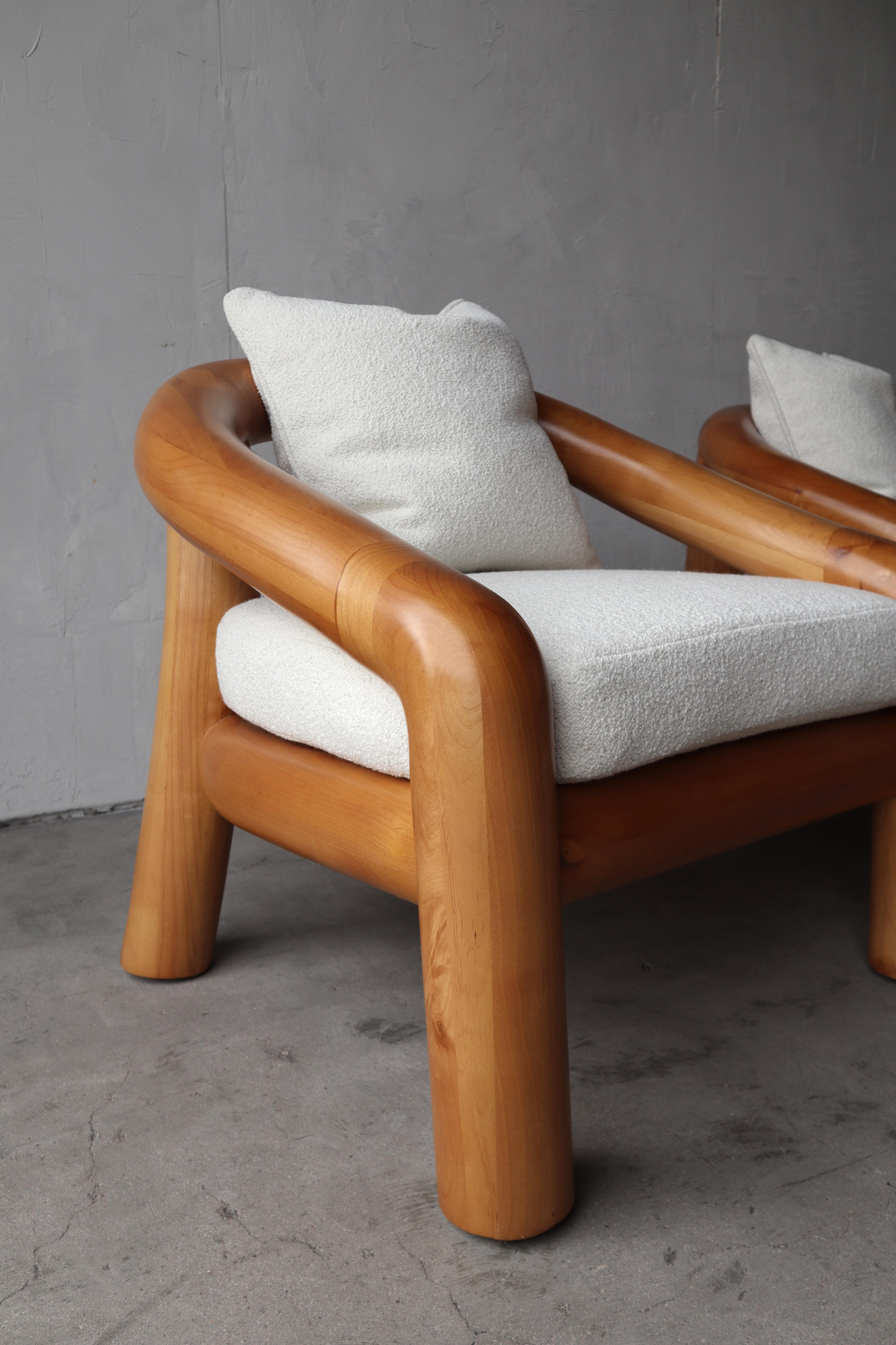 Pair of Oversized Sculptural Solid Maple Lounge Chairs In Excellent Condition In Las Vegas, NV