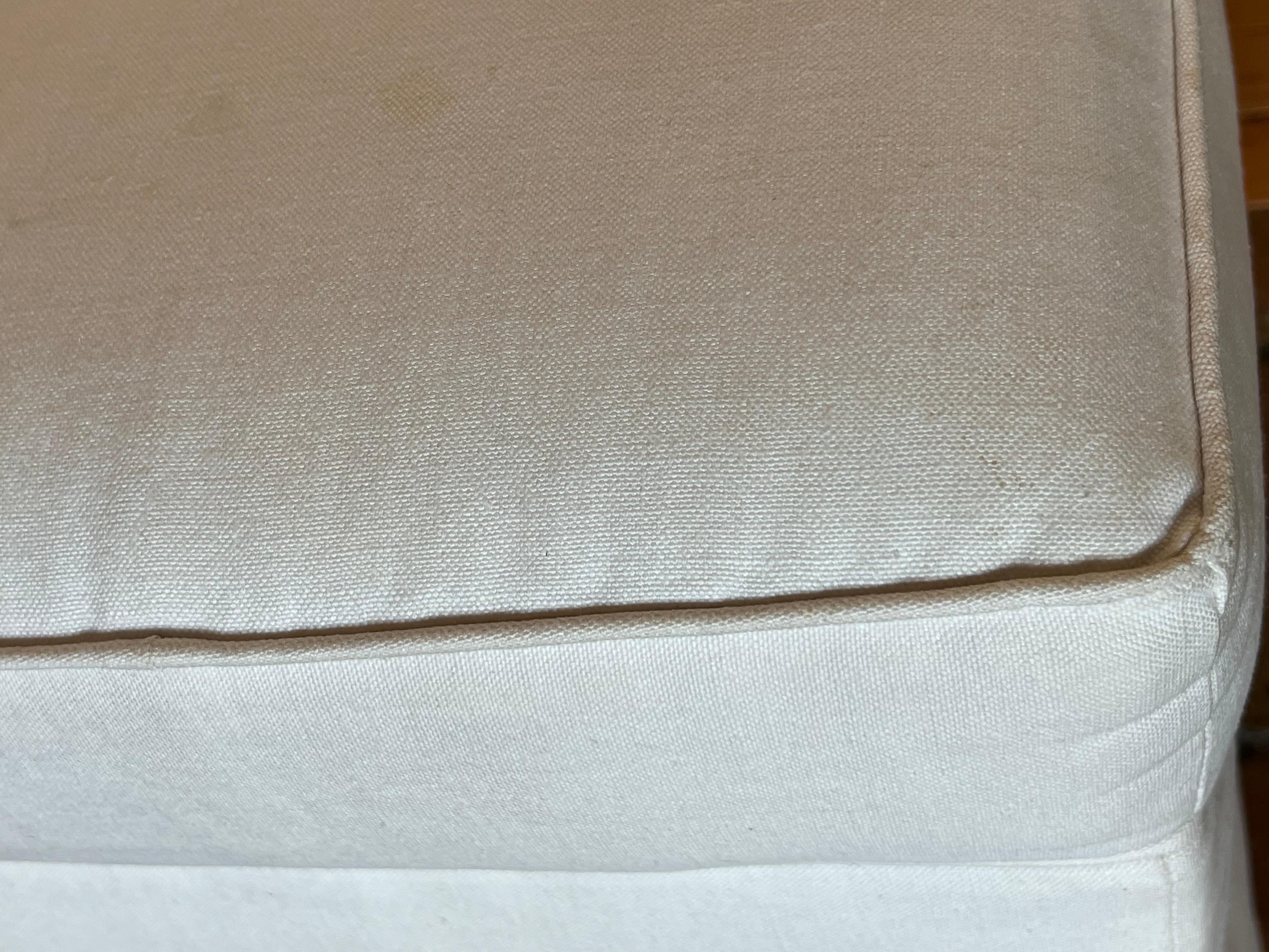 Coppia di ottomane quadrate oversize in cotone bianco in vendita 7
