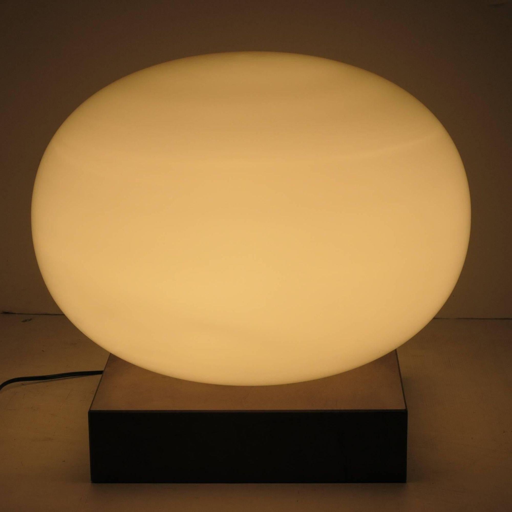 Pareja de lámparas de pie sobredimensionadas Vintage Italian Lamp sobre base de mármol en Bueno estado para la venta en Los Angeles, CA