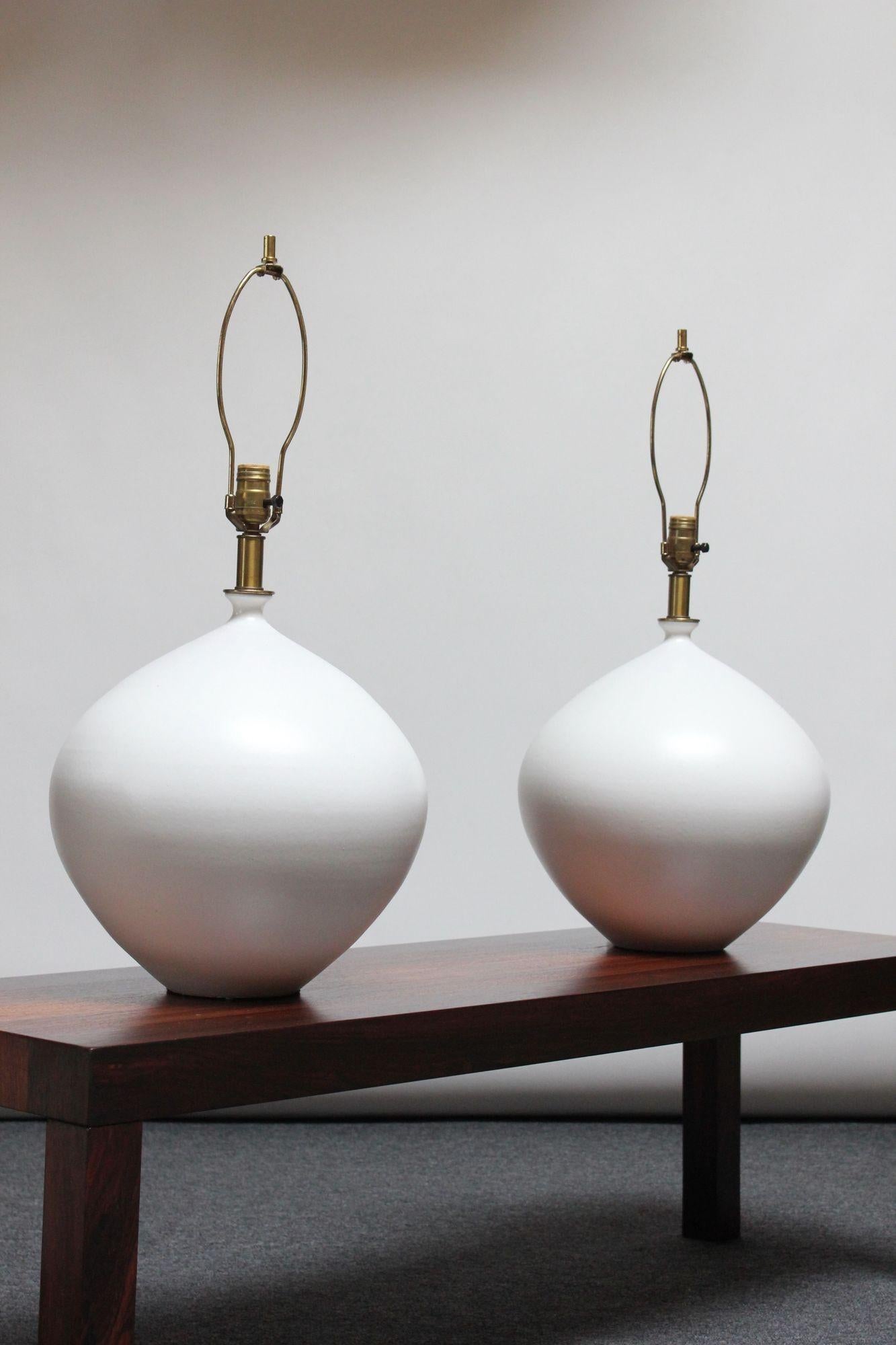 Mid-Century Modern Pair of Oversized White Ceramic Table Lamps by Lee Rosen for Design Technics For Sale