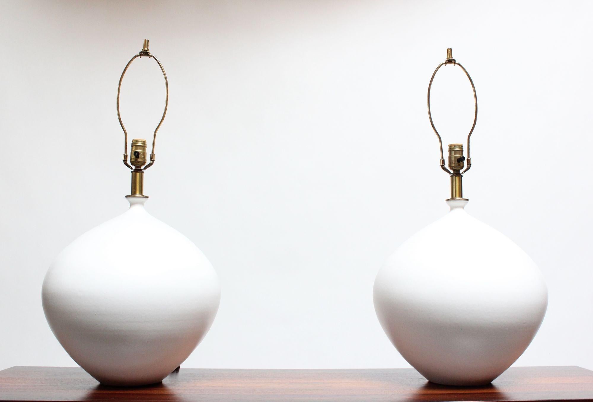 Pair of Oversized White Ceramic Table Lamps by Lee Rosen for Design Technics In Good Condition For Sale In Brooklyn, NY