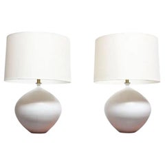 Coppia di lampade da tavolo oversize in ceramica bianca di Lee Rosen per Design Technics