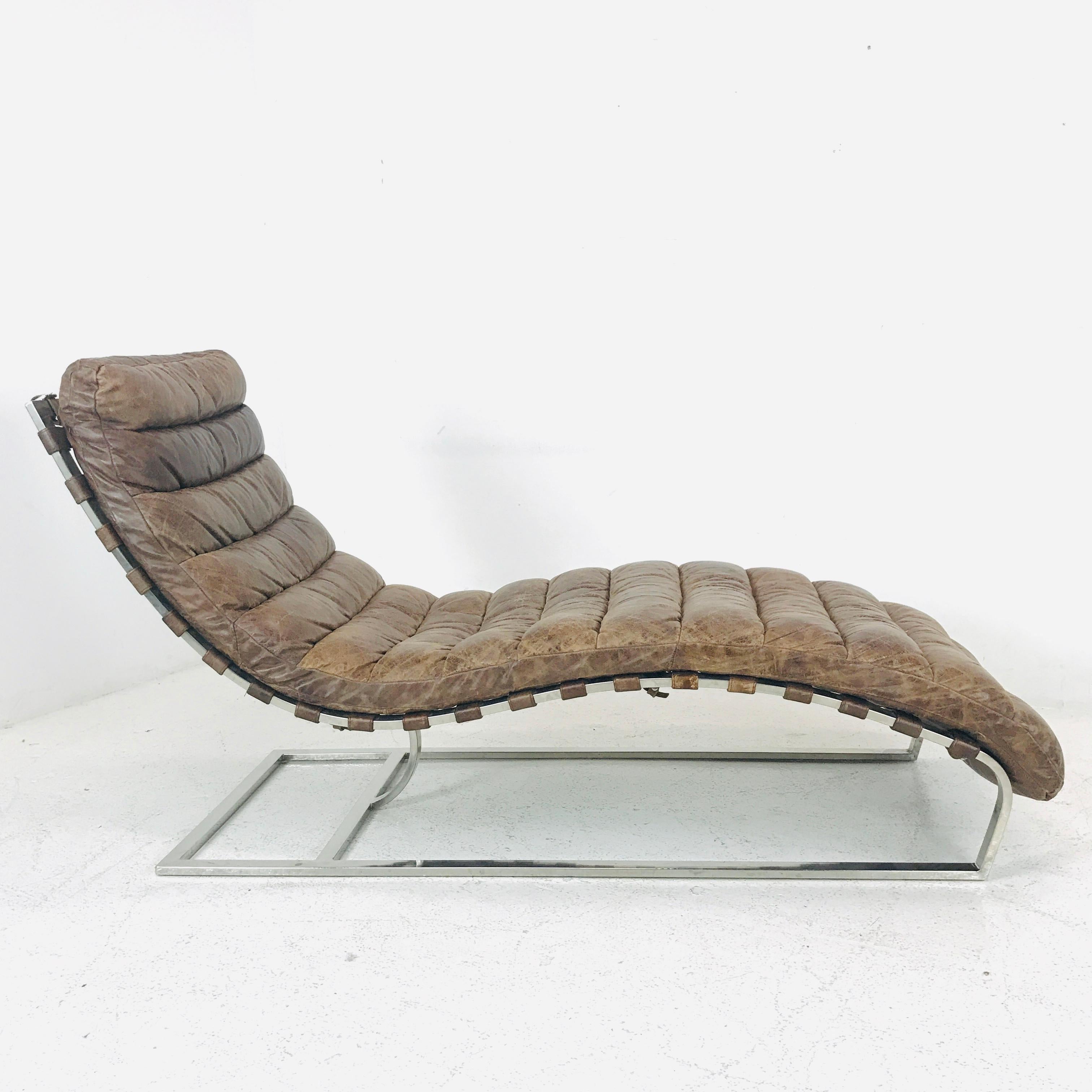 Pair of Oviedo Distressed Leather Chaise Lounges In Excellent Condition In Dallas, TX