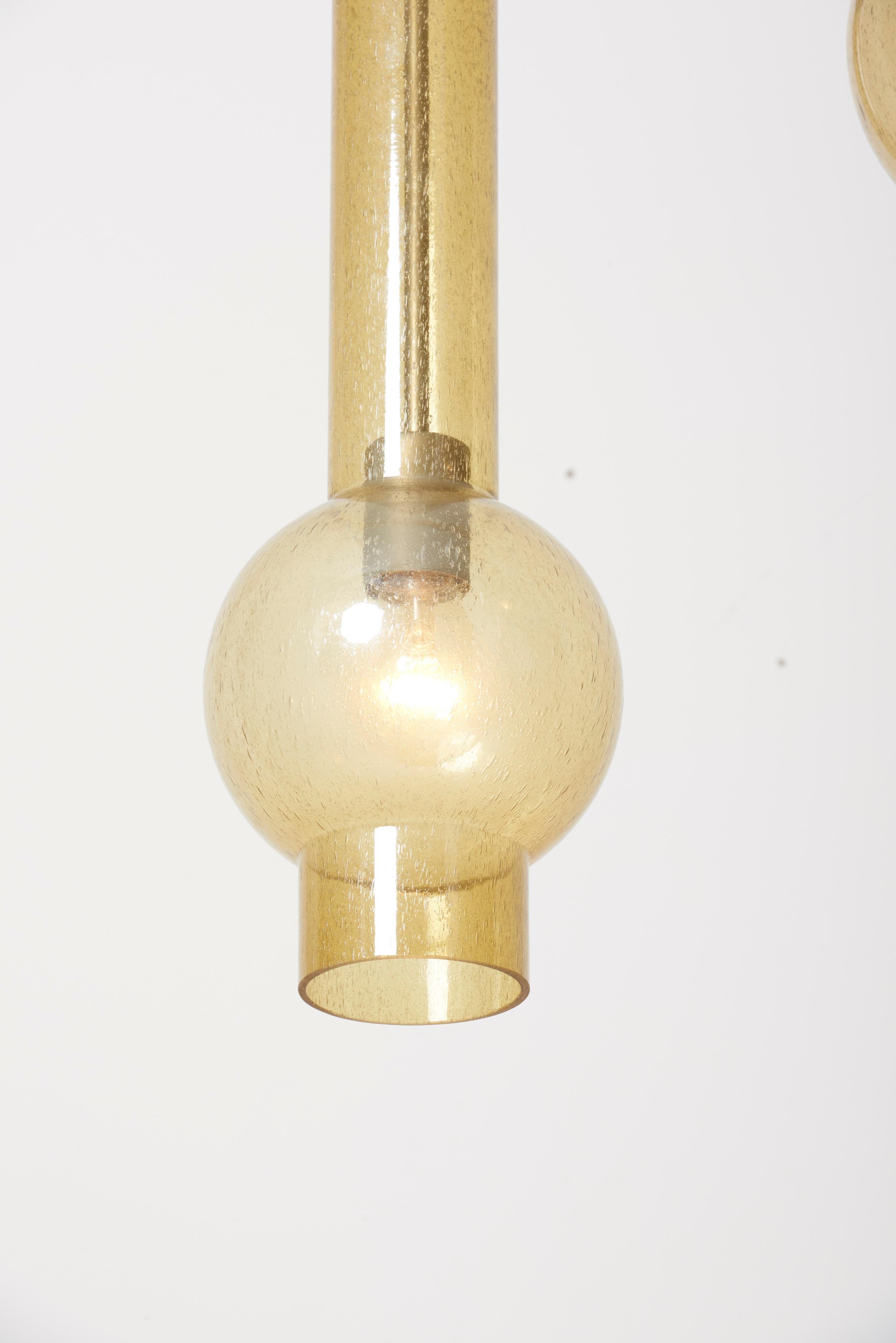 Paire de lampes à suspension en verre P1115 par Staff, Allemagne, années 1960 en vente 1