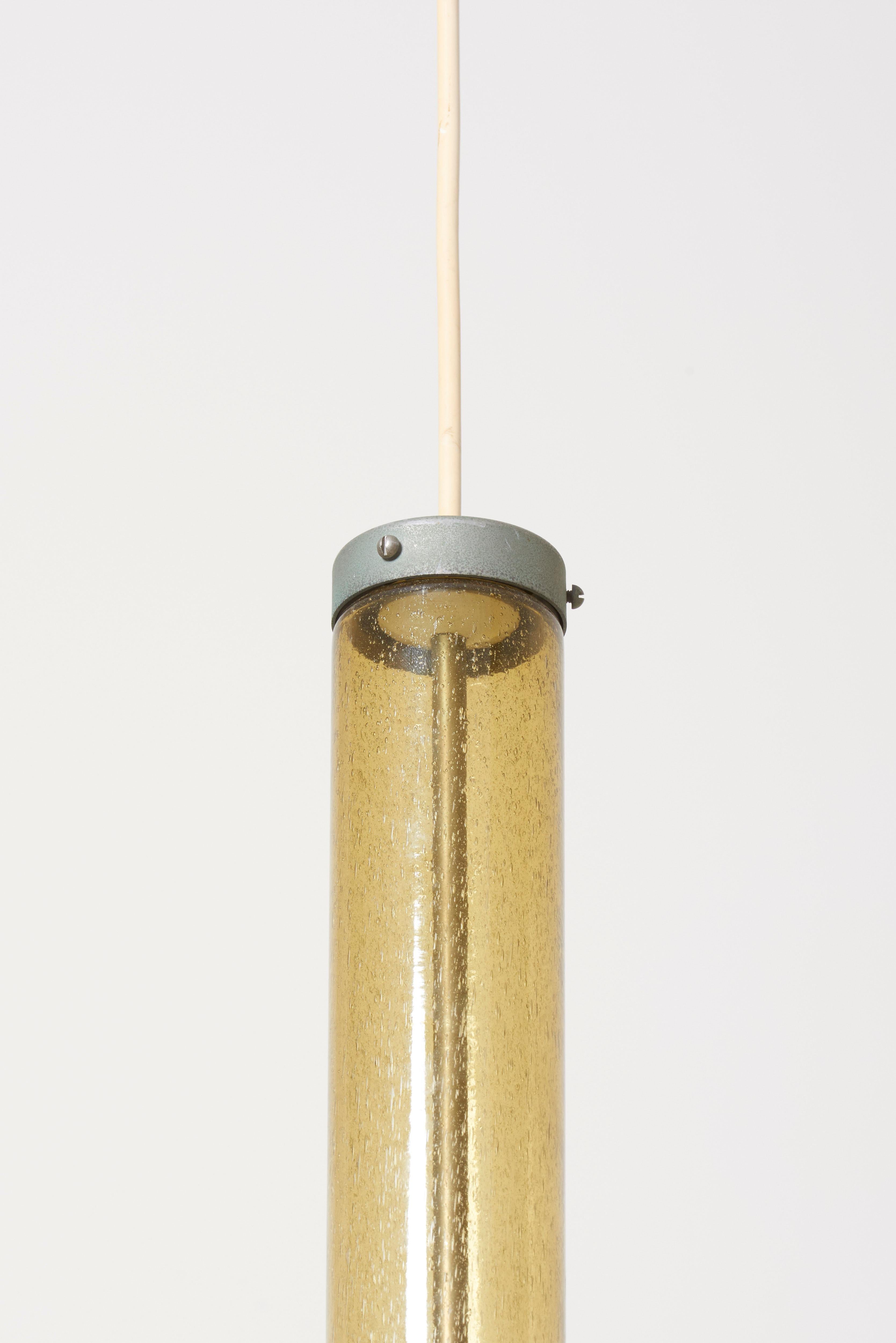 Paire de lampes à suspension en verre P1115 par Staff, Allemagne, années 1960 en vente 2