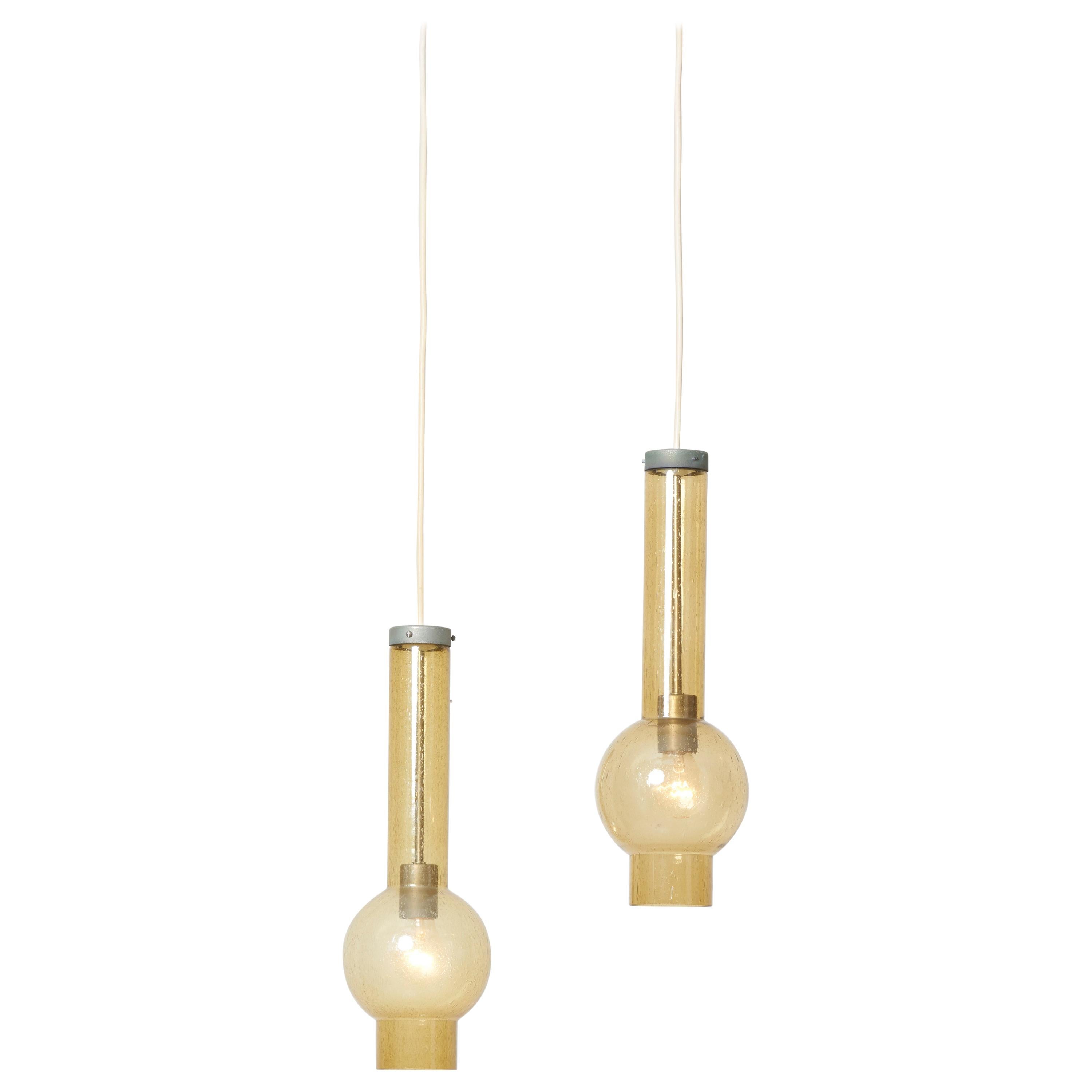 Paire de lampes à suspension en verre P1115 par Staff, Allemagne, années 1960 en vente