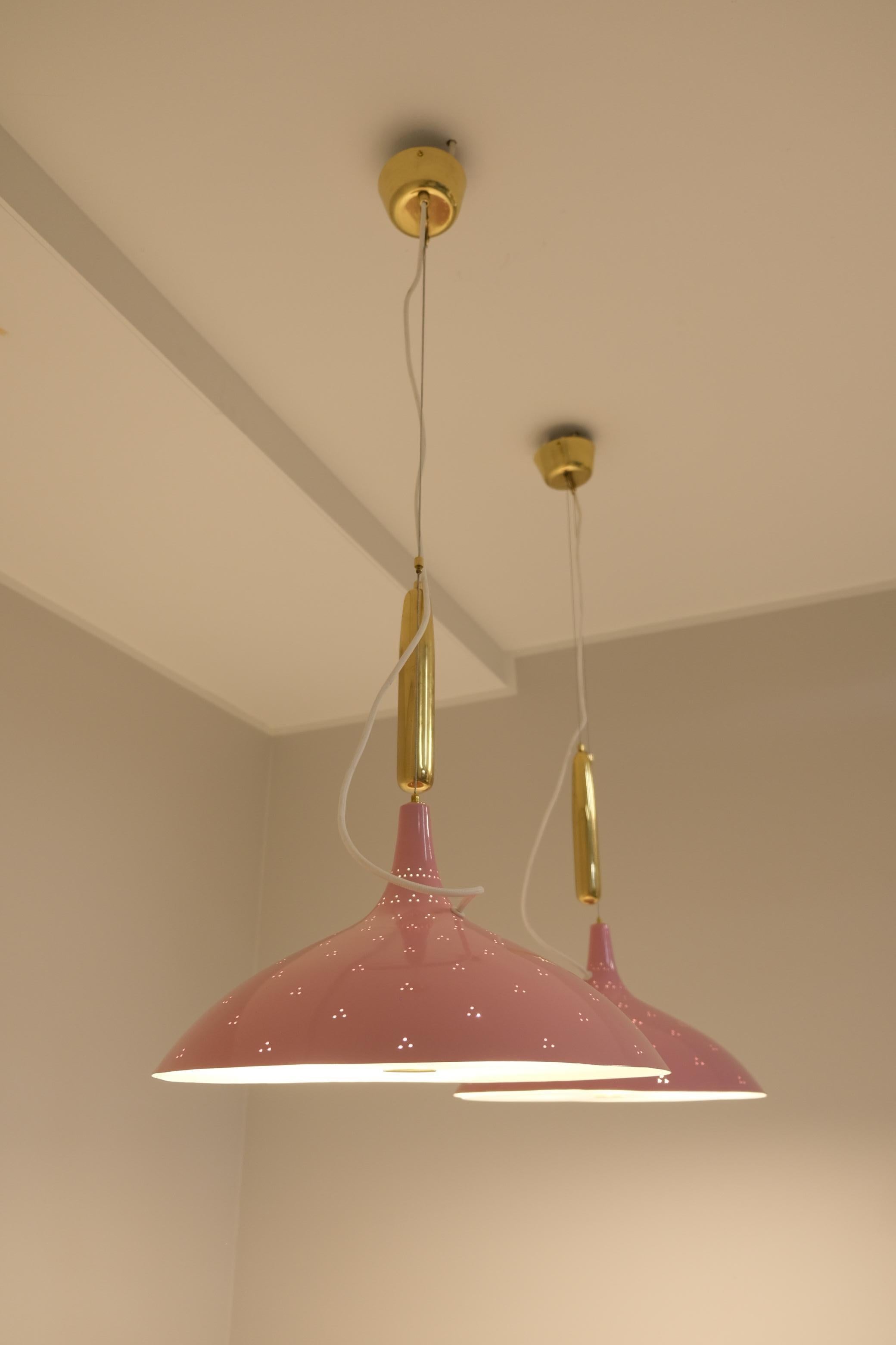 Coppia di lampade da soffitto regolabili Paavo Tynell modello A1965 in rosa, Taito 1950 in vendita 3