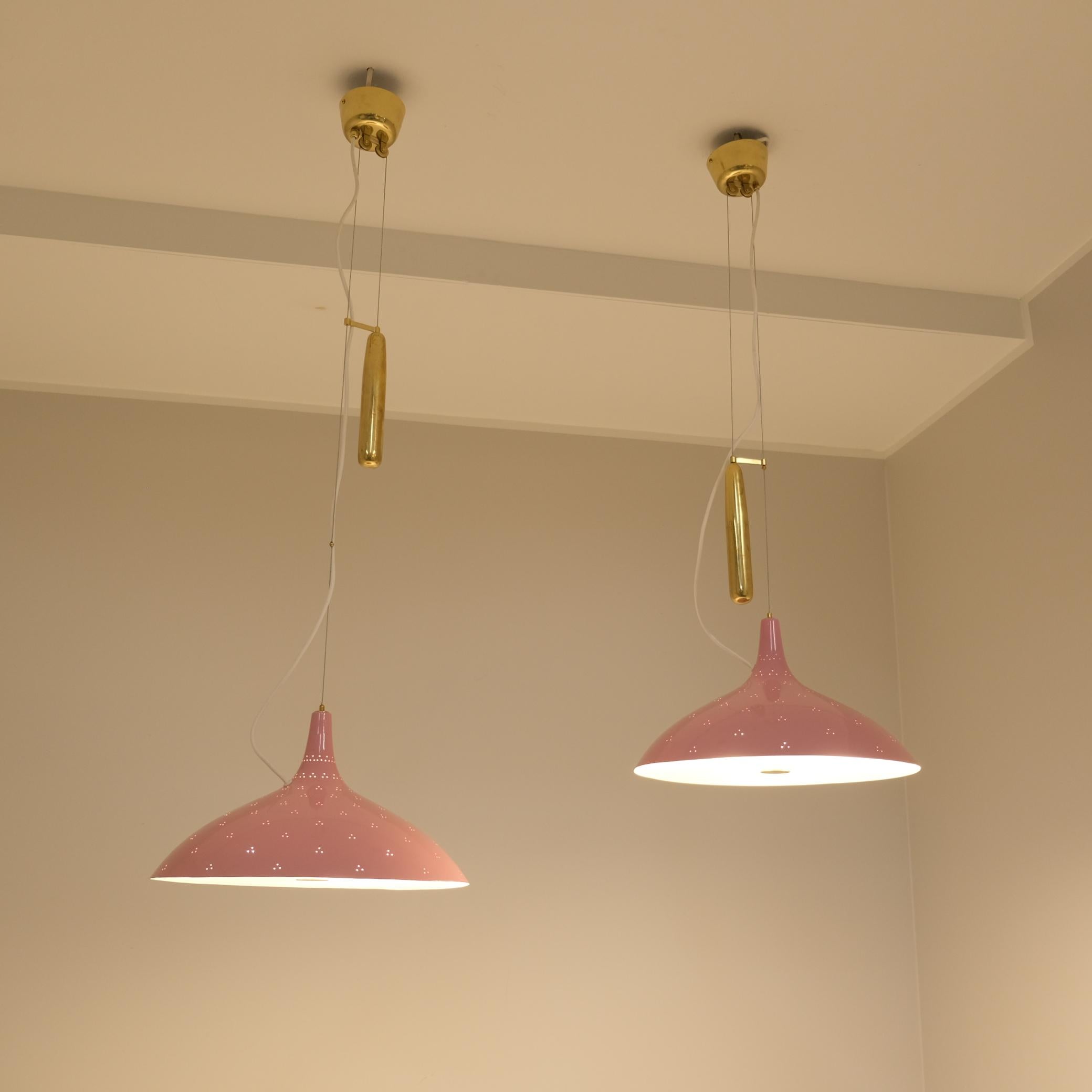 Coppia di lampade da soffitto regolabili Paavo Tynell modello A1965 in rosa, Taito 1950 in vendita 5