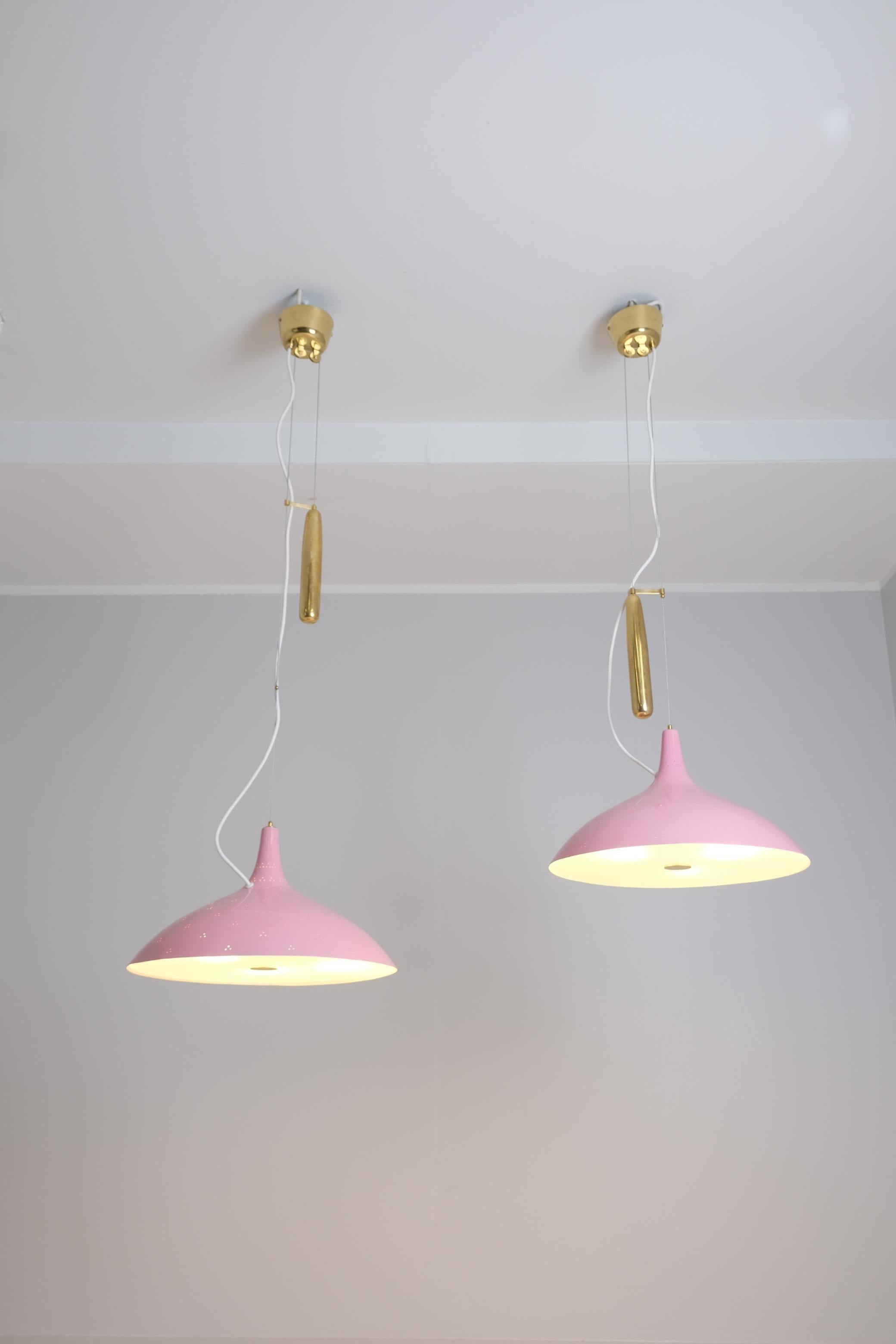 Coppia di lampade da soffitto regolabili Paavo Tynell modello A1965 in rosa, Taito 1950 in vendita 7