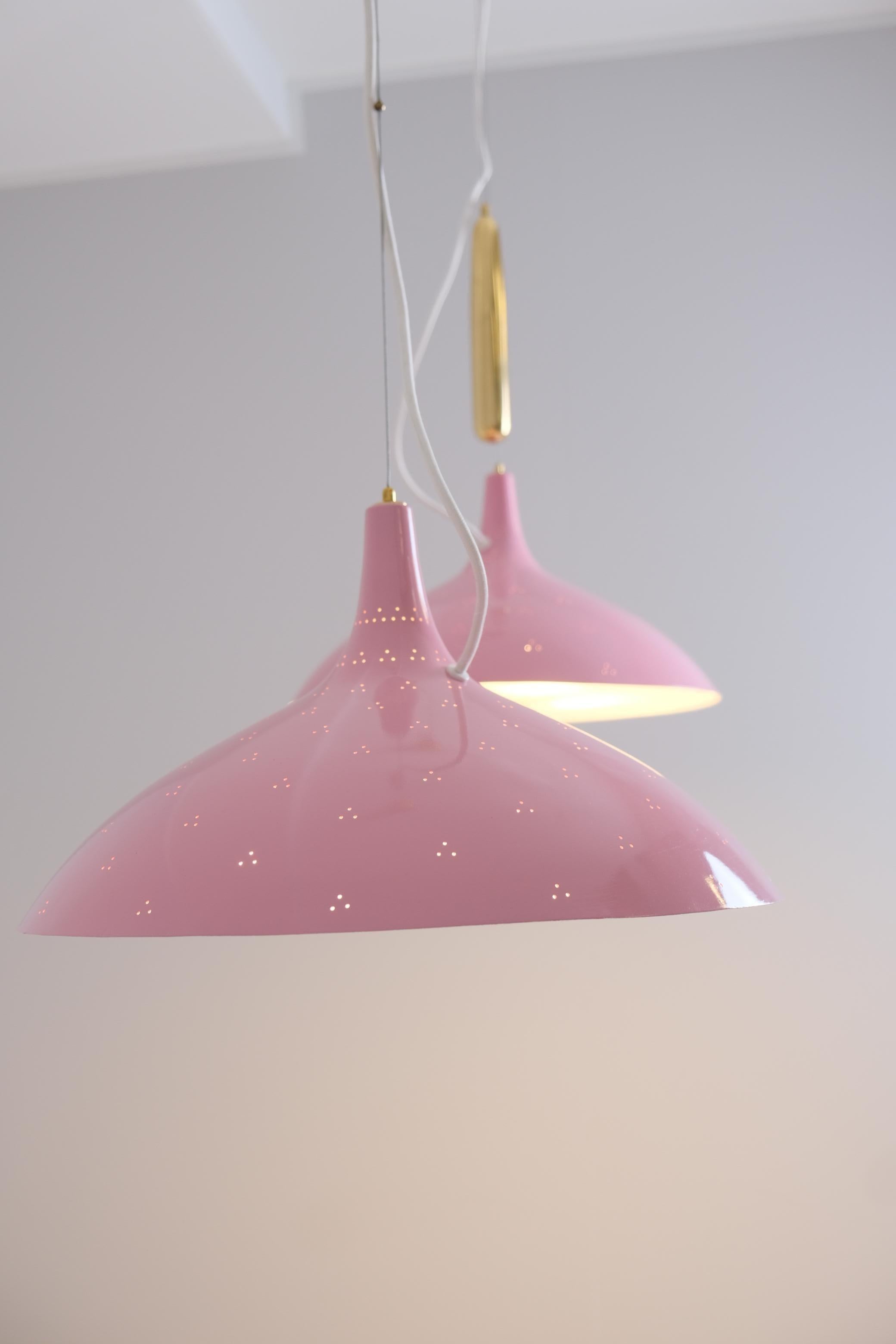 Coppia di lampade da soffitto regolabili Paavo Tynell modello A1965 in rosa, Taito 1950 in vendita 8