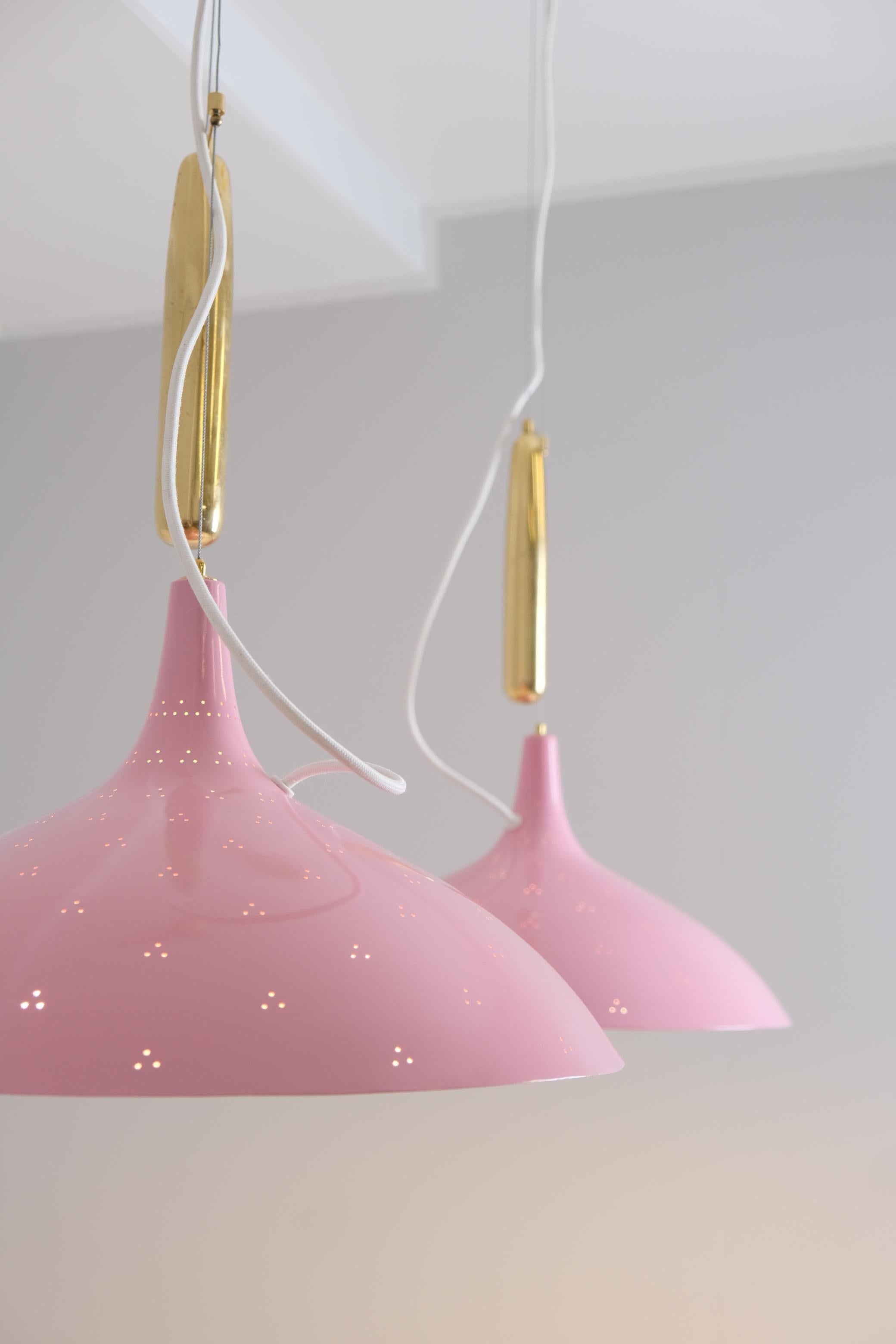 Coppia di lampade da soffitto regolabili Paavo Tynell modello A1965 in rosa, Taito 1950 in vendita 9